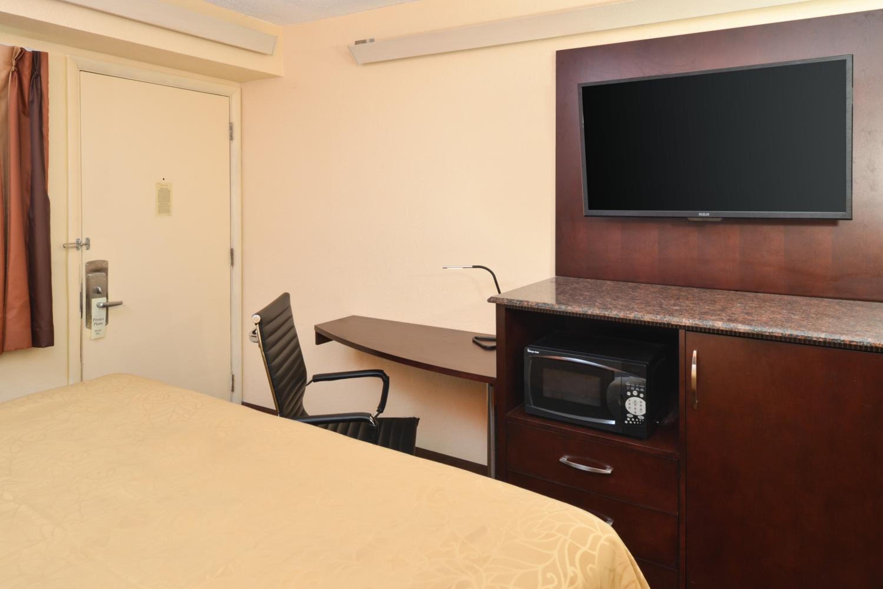 King Room - Non-Smoking - Photo 3