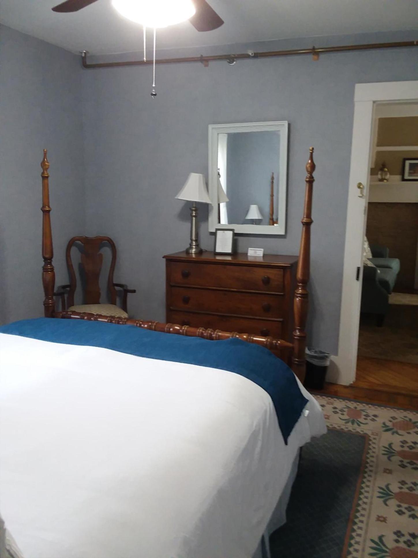 Standard Queen Room photo 1