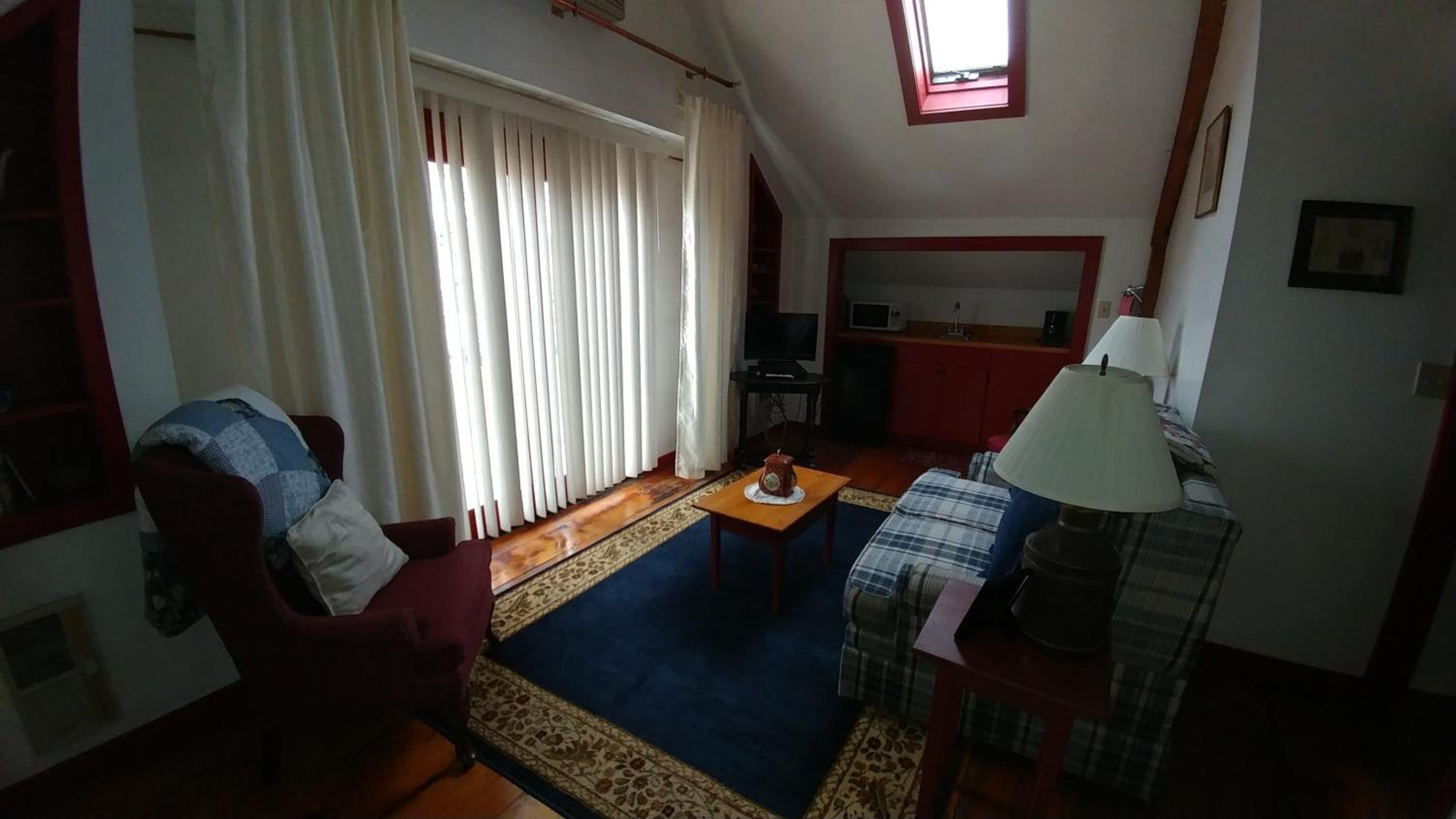 King Suite with Balcony photo 2