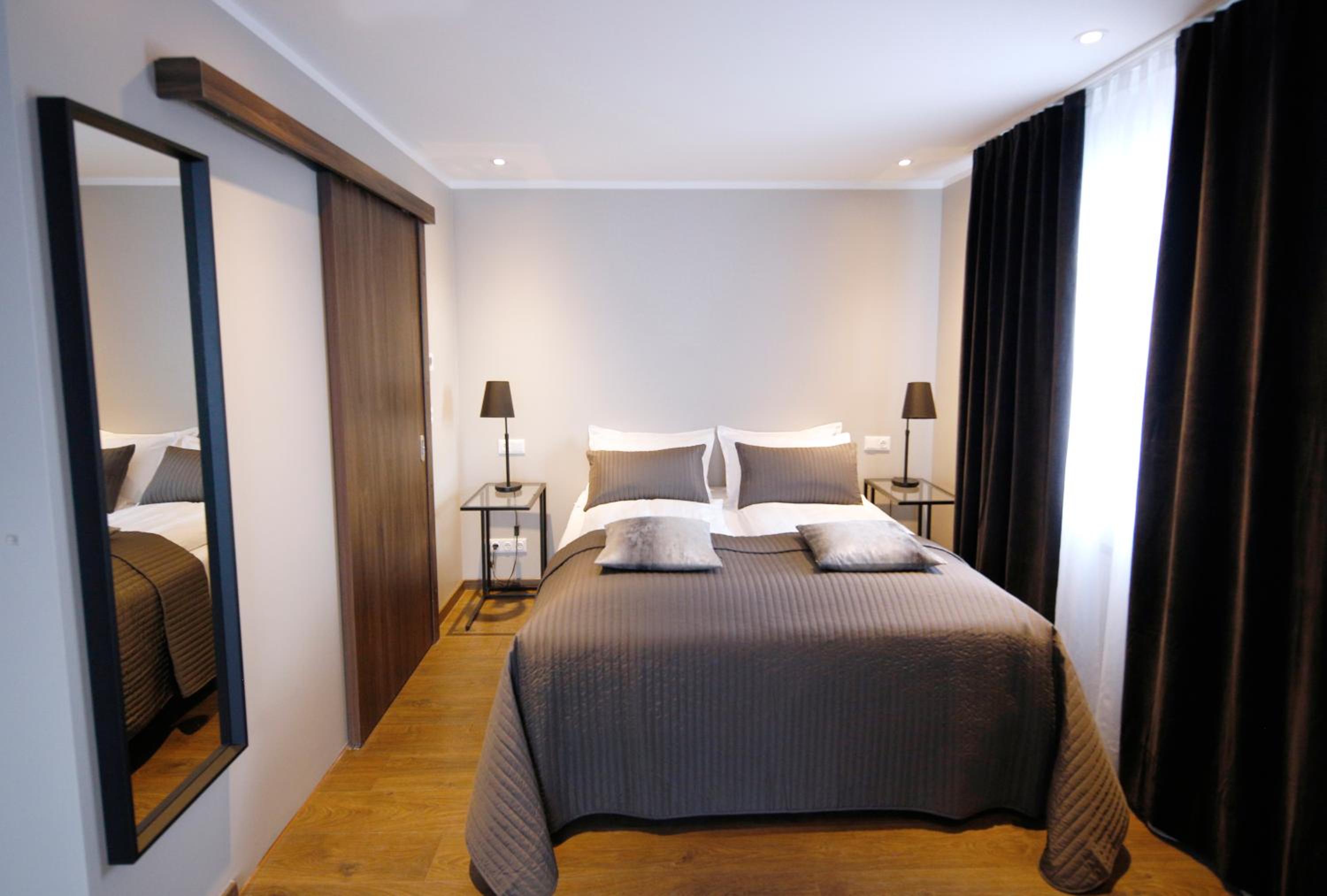 Double or Twin Room with Private Bathroom photo 3