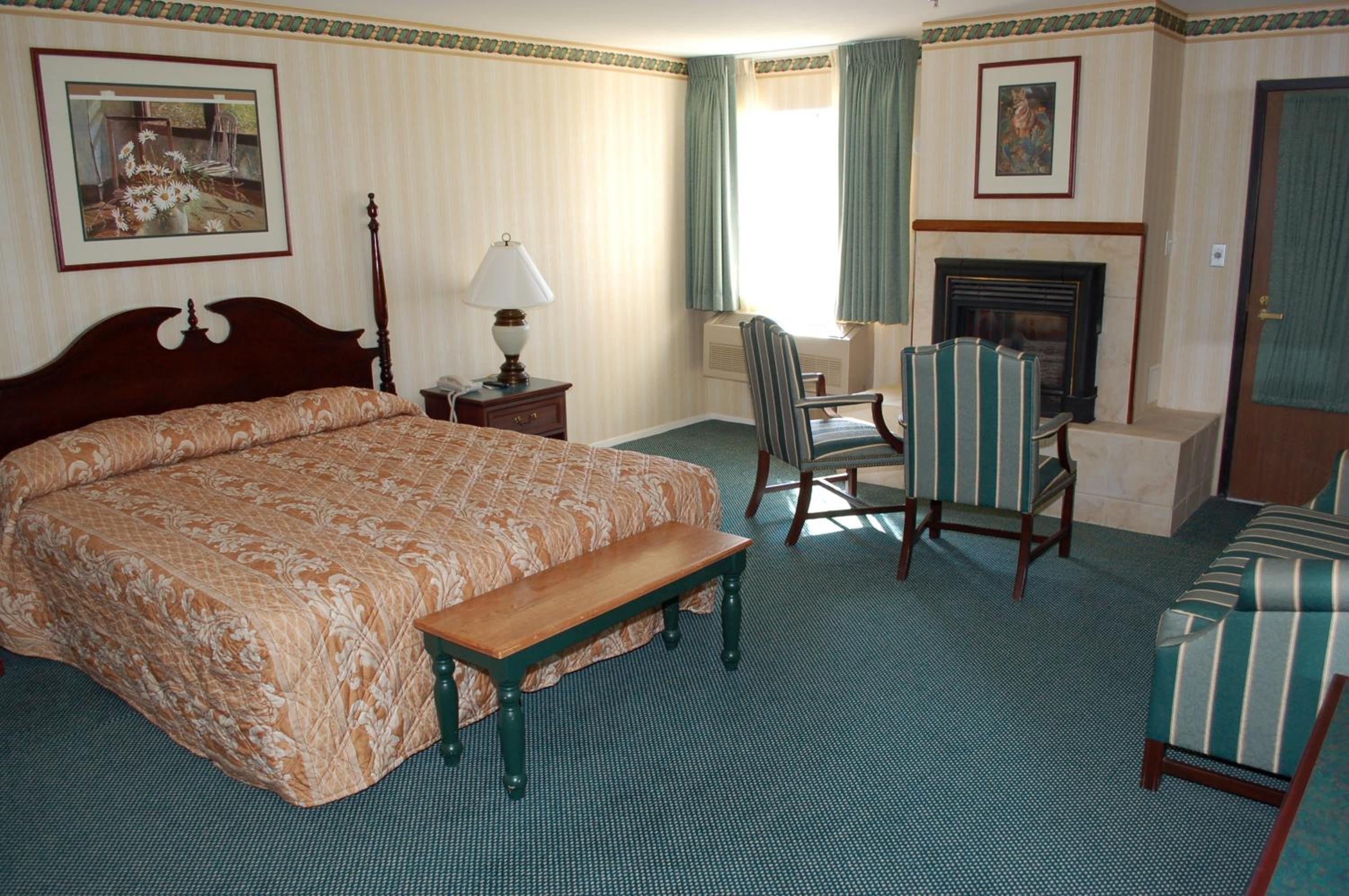 King Suite with Lake View photo 2