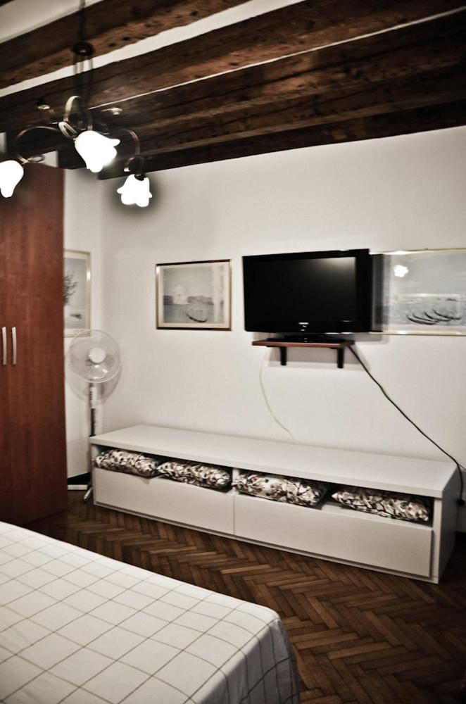Apartment photo 2