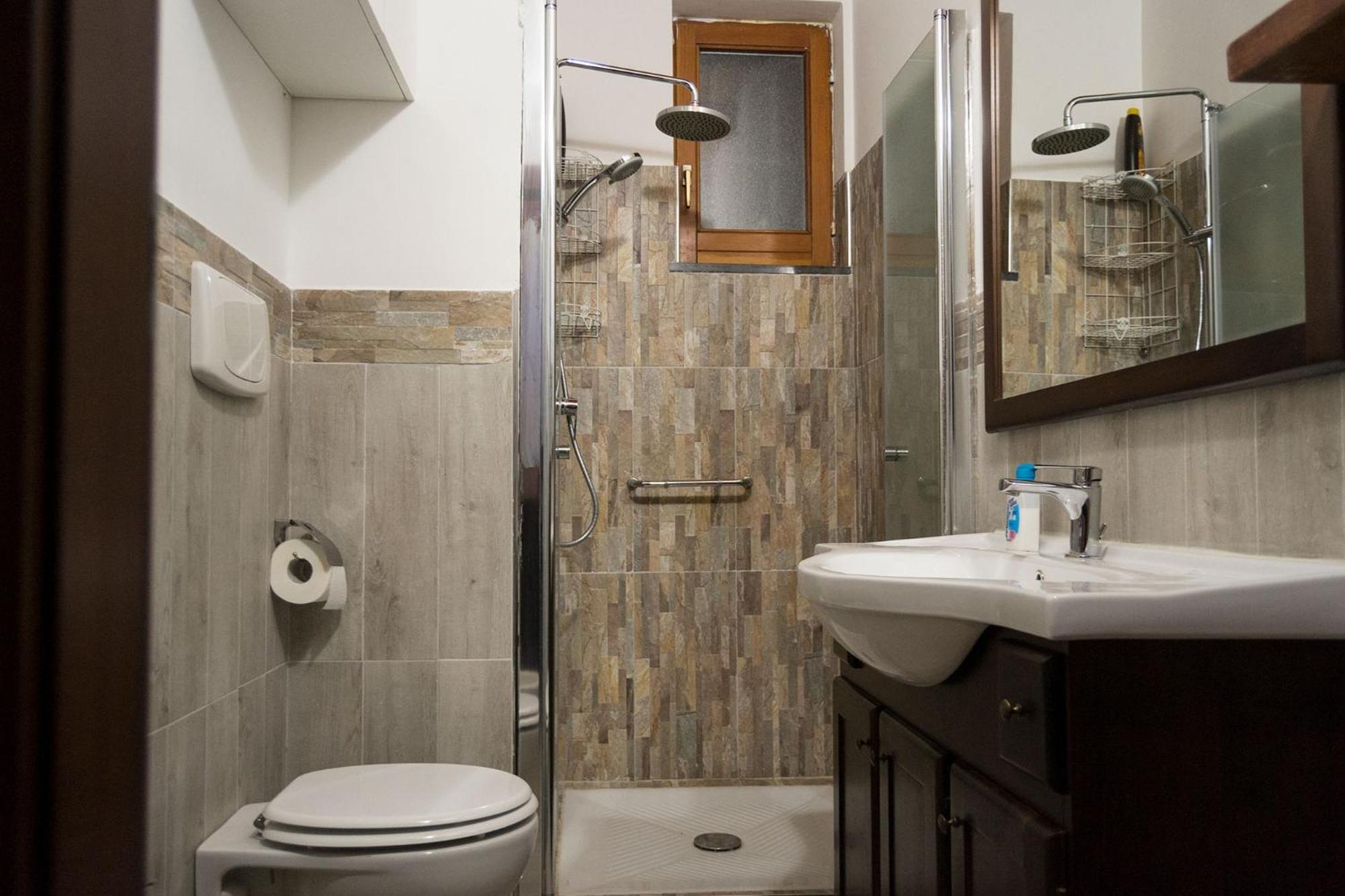 Deluxe Room (2 Adults + 1 Child) - Photo 17