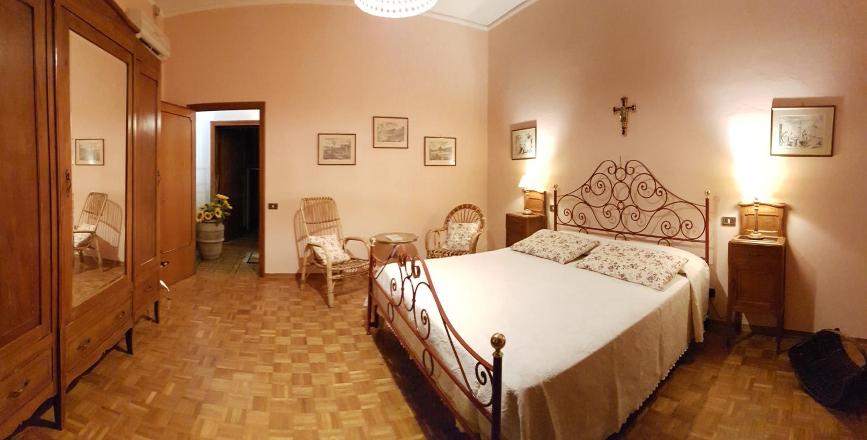 Large Double Room photo 3