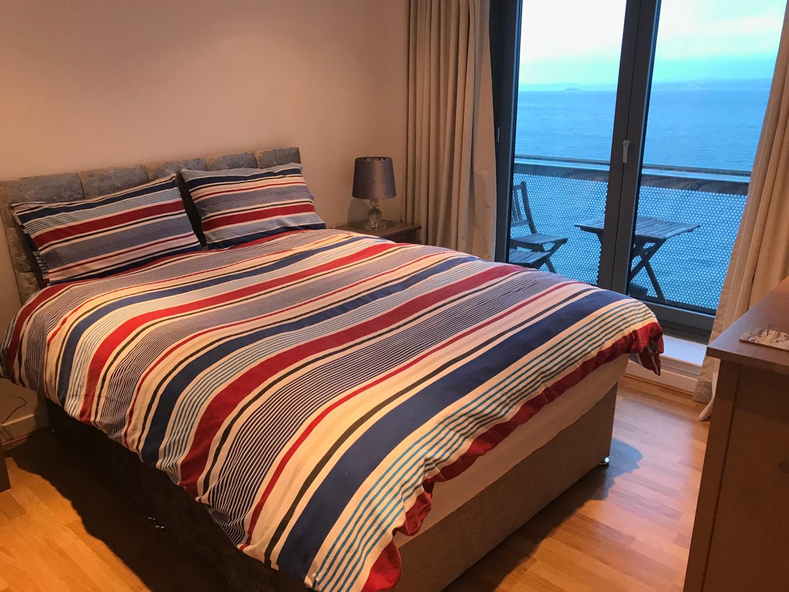Luxury Apartment with Sea View and Balcony - Photo 5