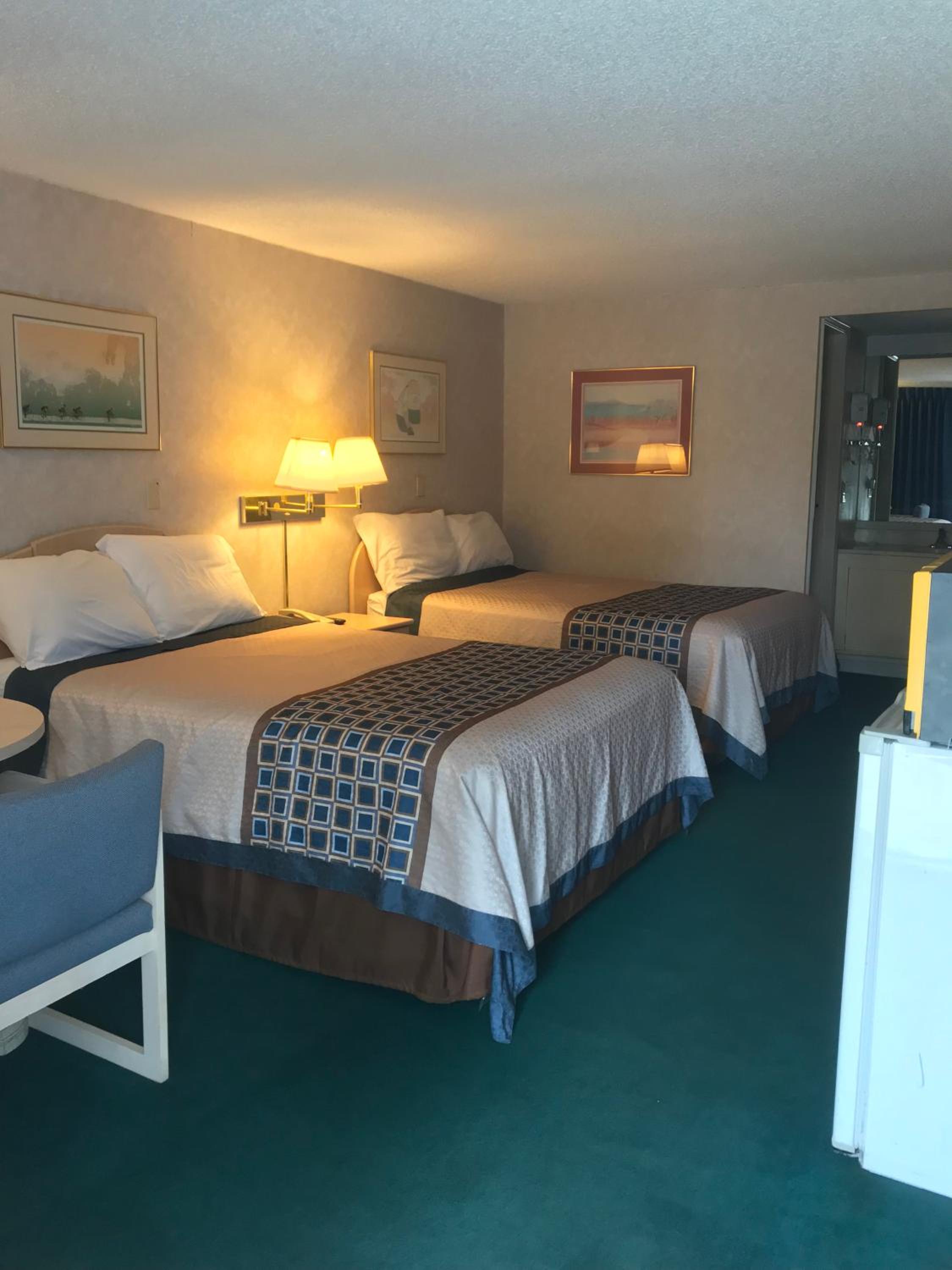 Double Room with Two Double Beds - Smoking - Photo 4
