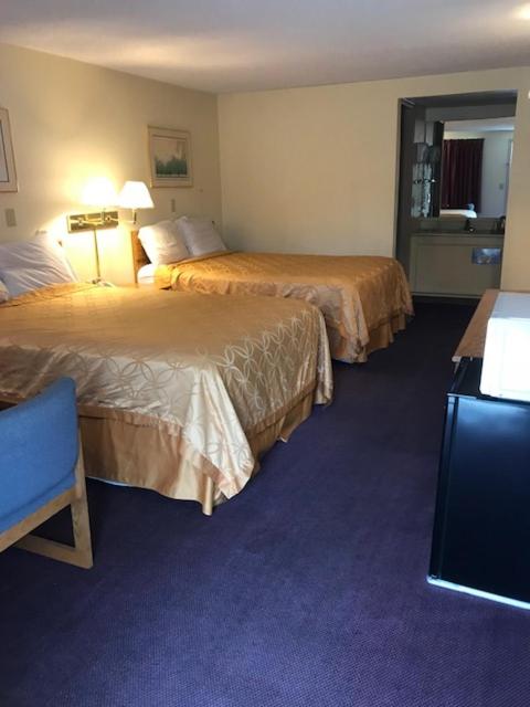 Double Room with Two Double Beds - Smoking - Photo 16