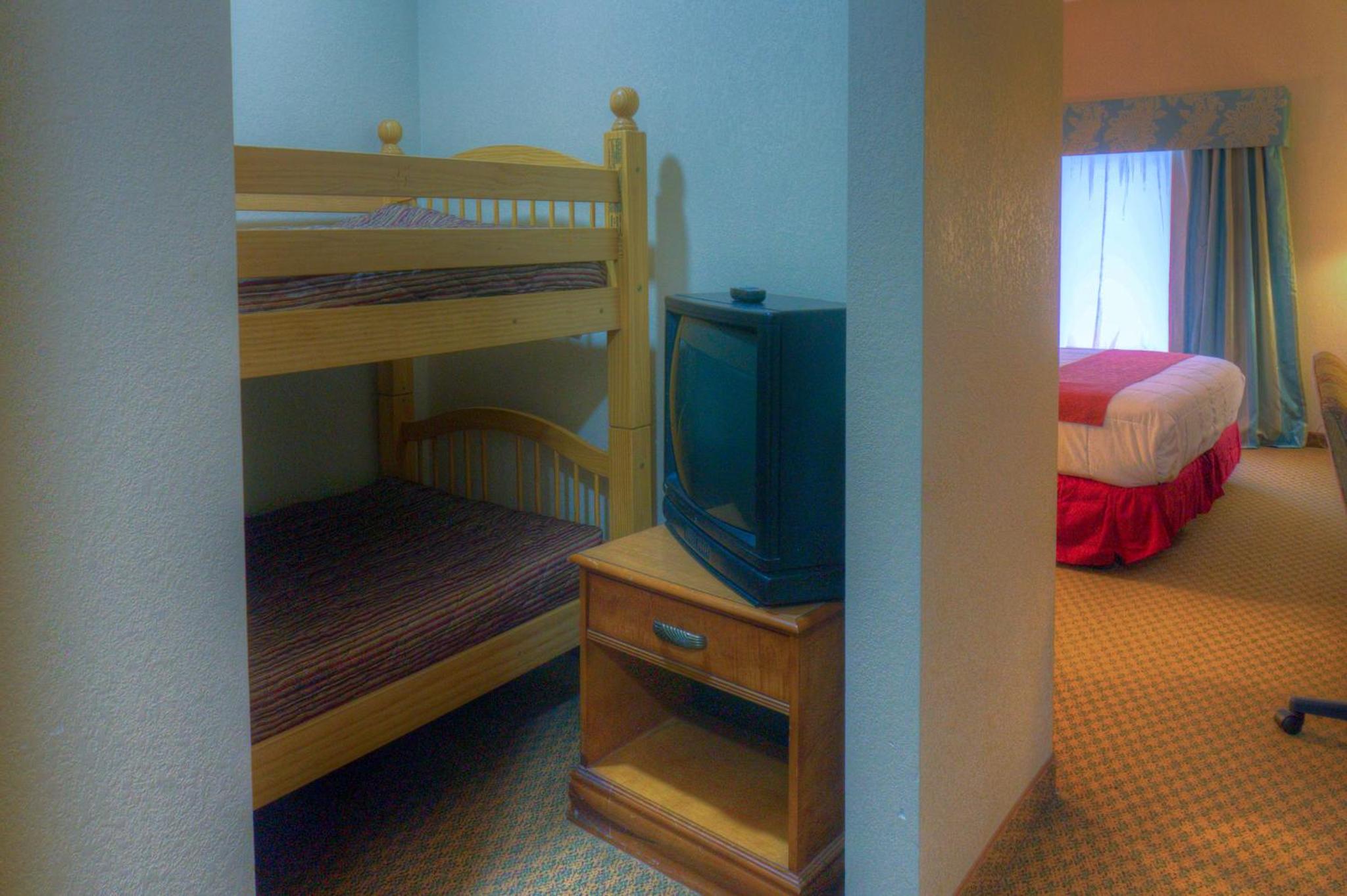 King Suite with Bunk Bed photo 1