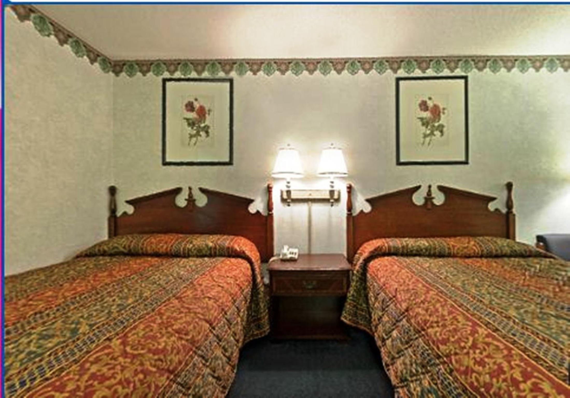 Double Room with Two Double Beds - Photo 2