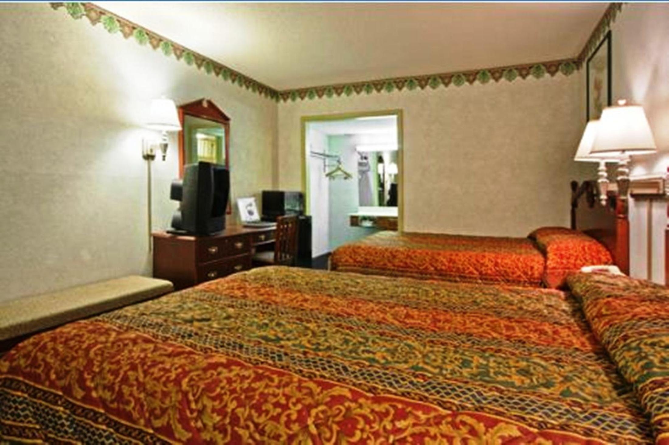 Double Room with Two Double Beds - Photo 1