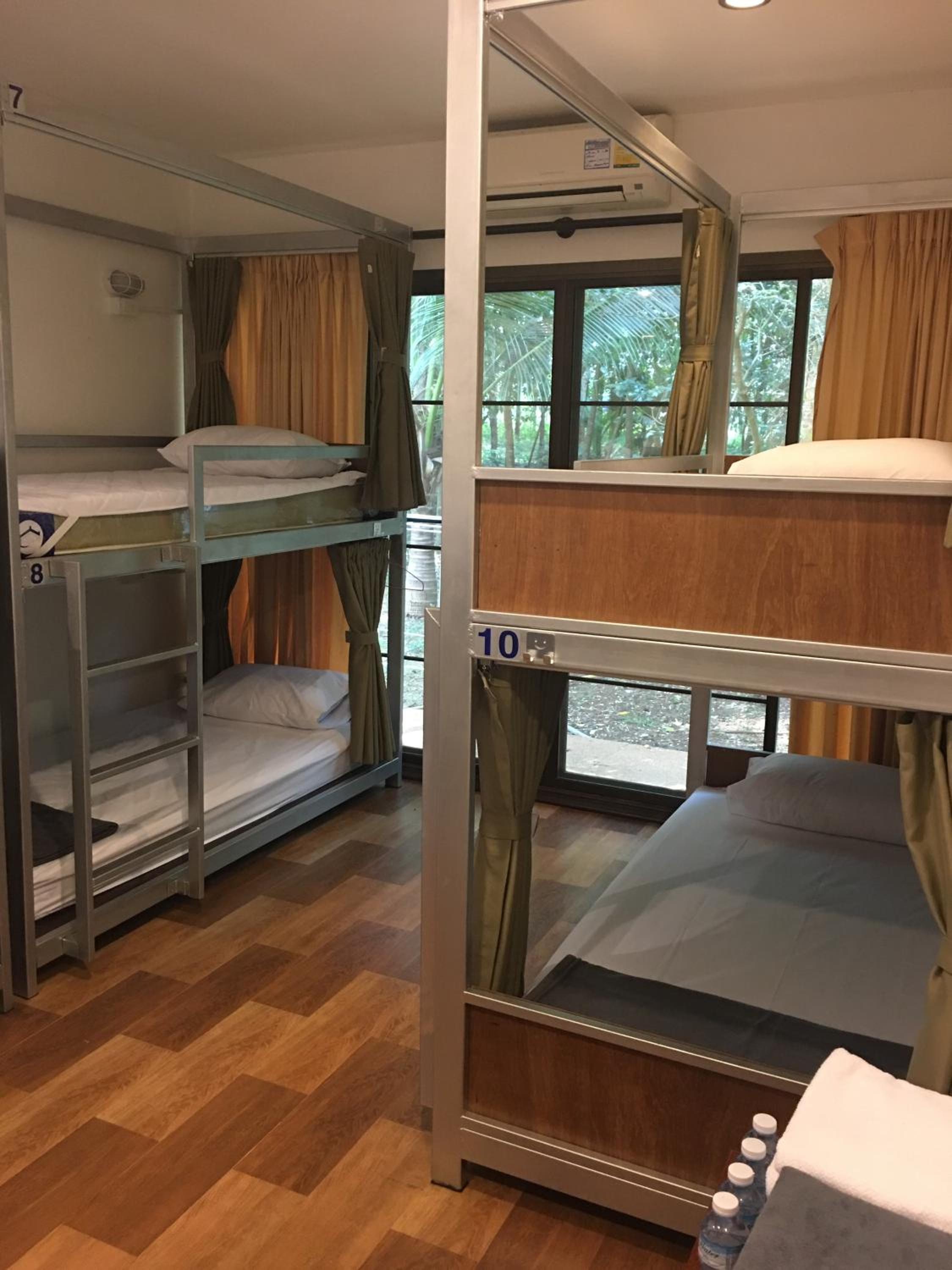 10床混合宿舍房