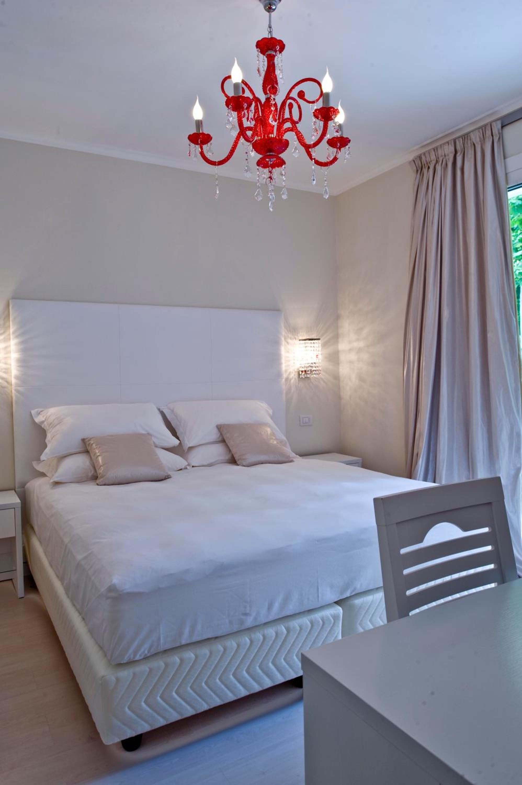 Family Suite (2 Adults + 2 Children)