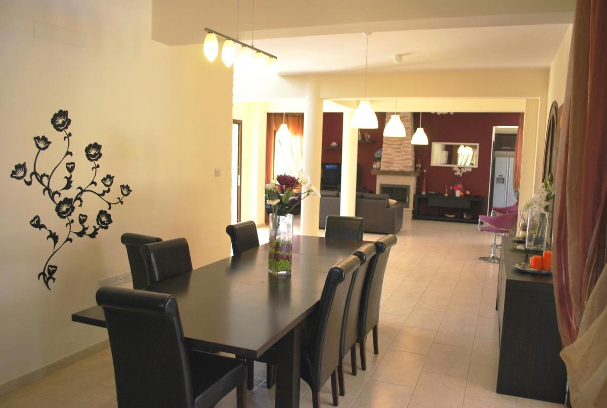 Villa photo 3