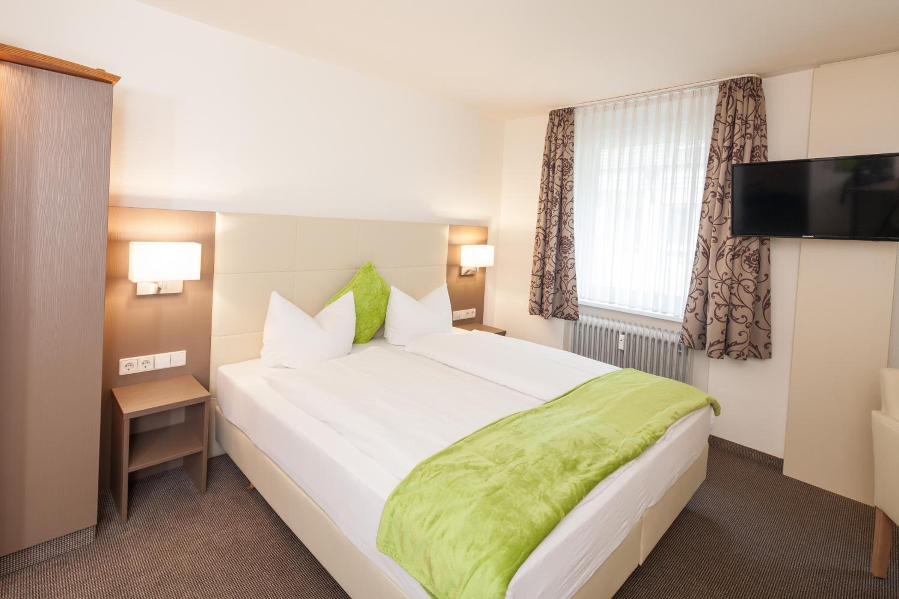 Double Room - Photo 11