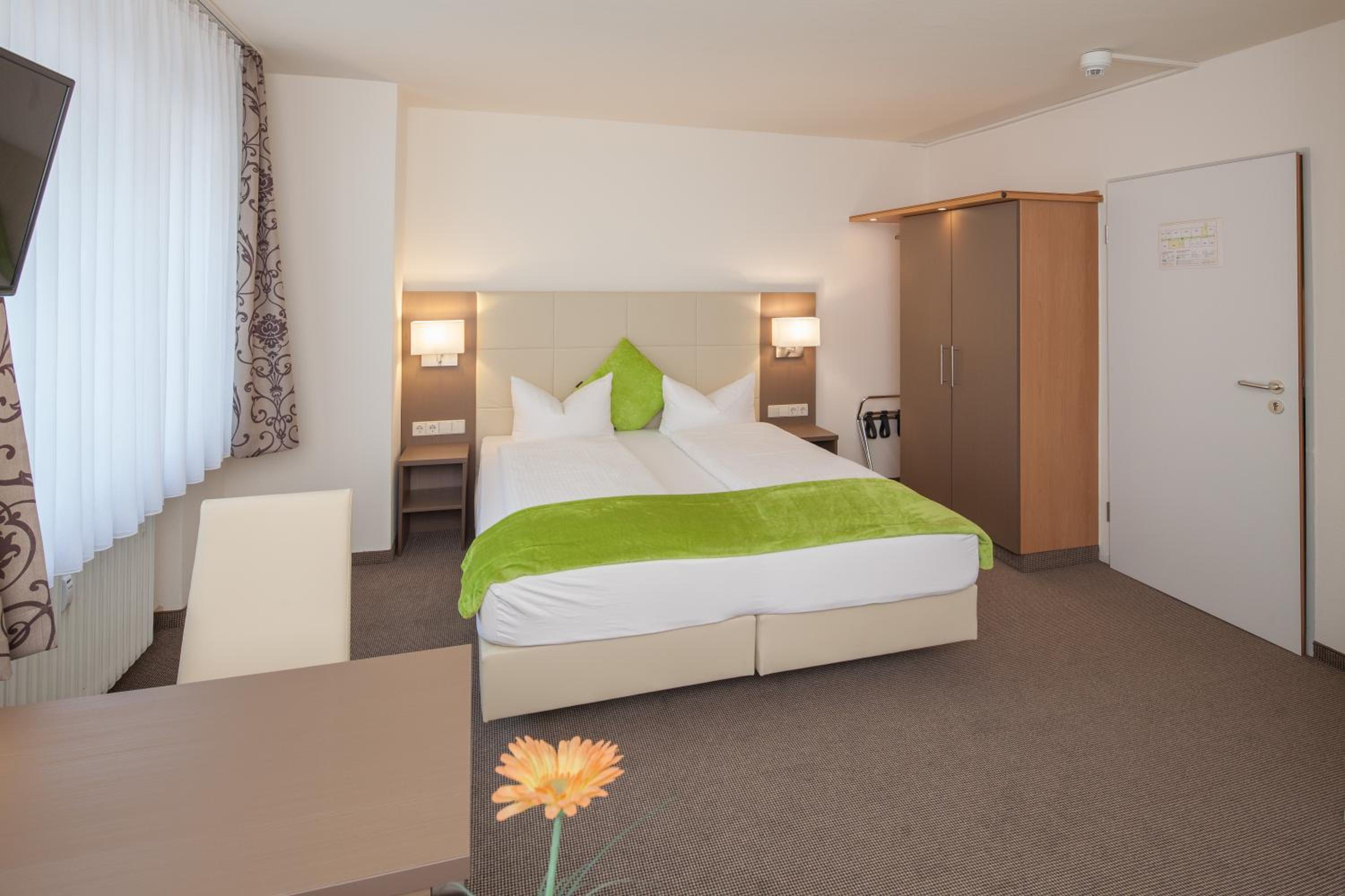 Double Room - Photo 2