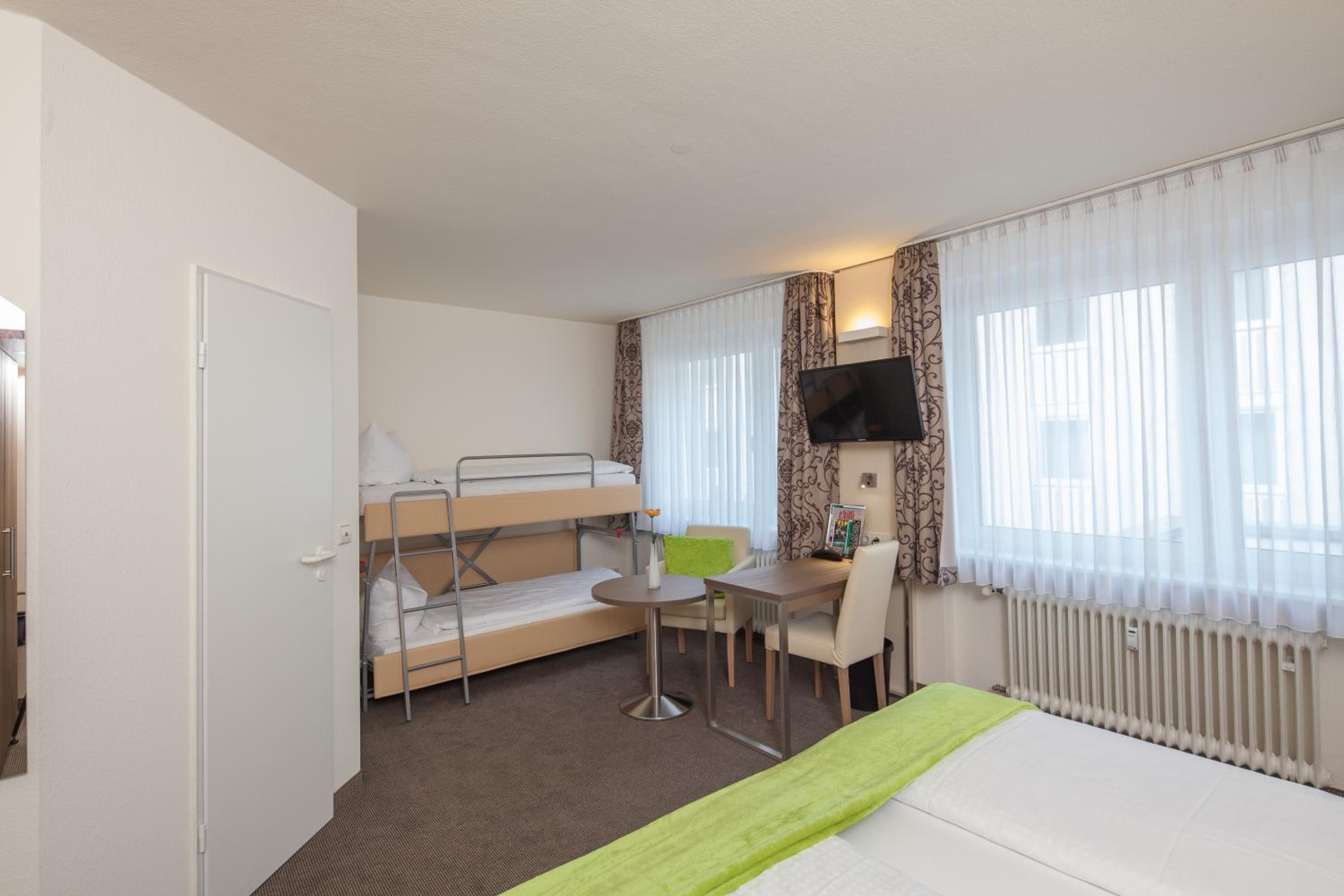 Standard Triple Room - Photo 10