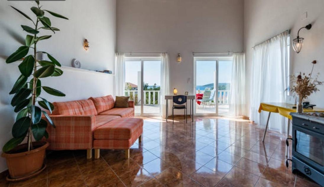 Villa photo 1