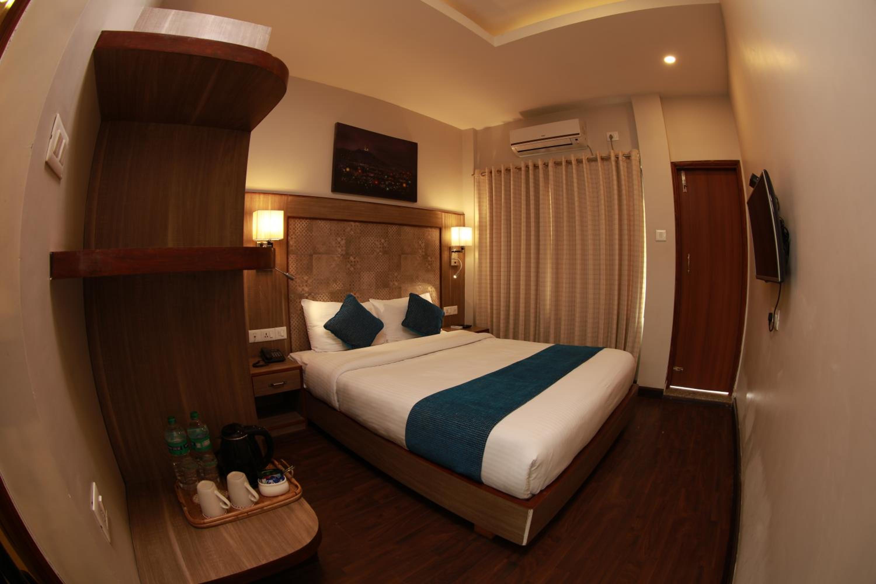 Standard Queen Room