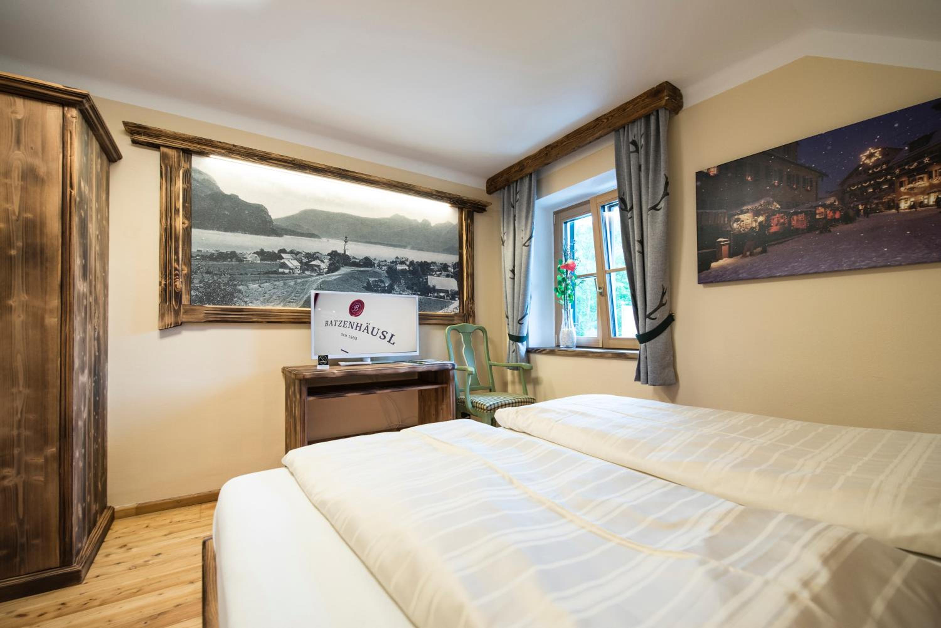 Queen Room photo 1