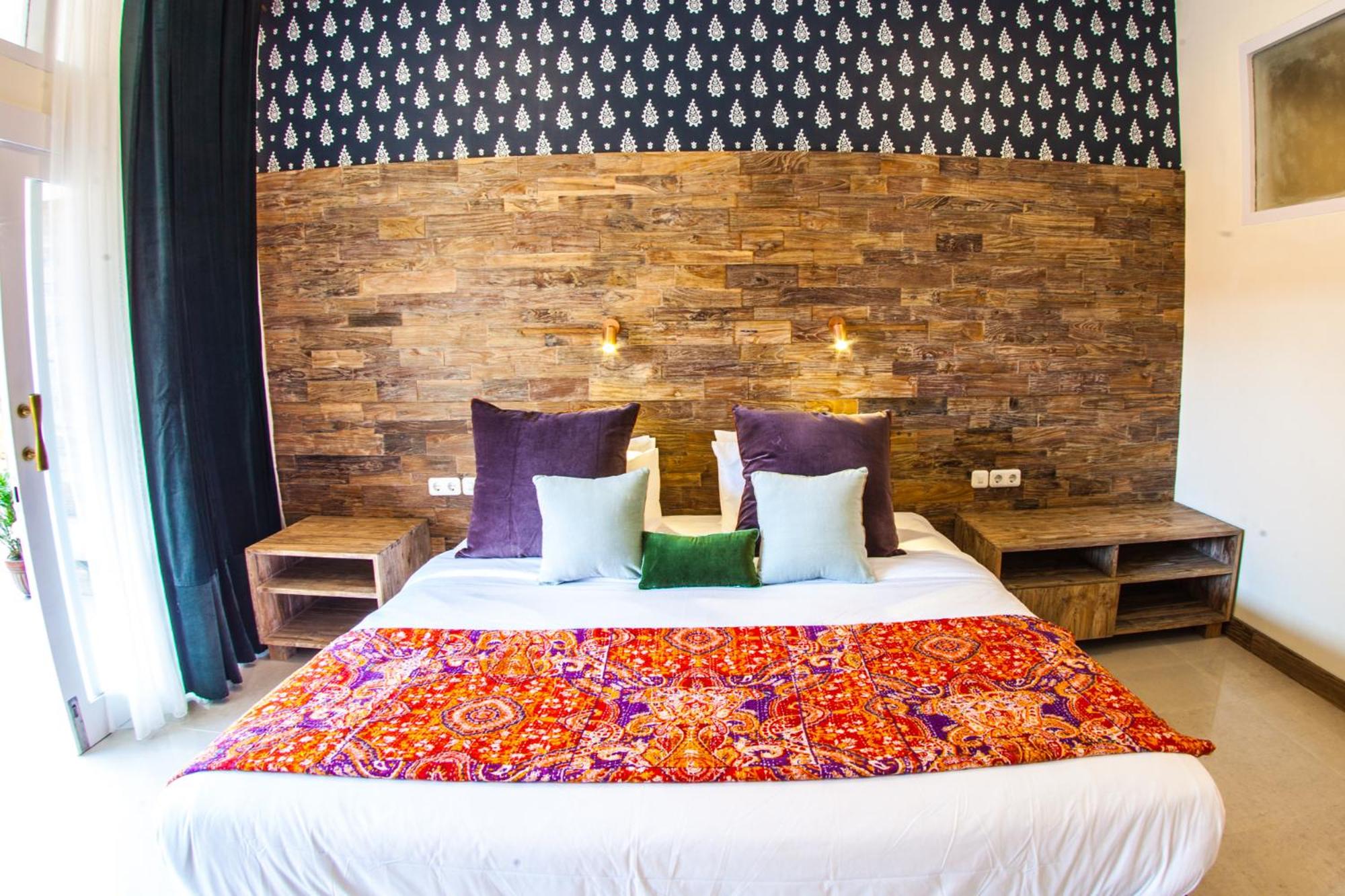 Poolside King Room photo 2