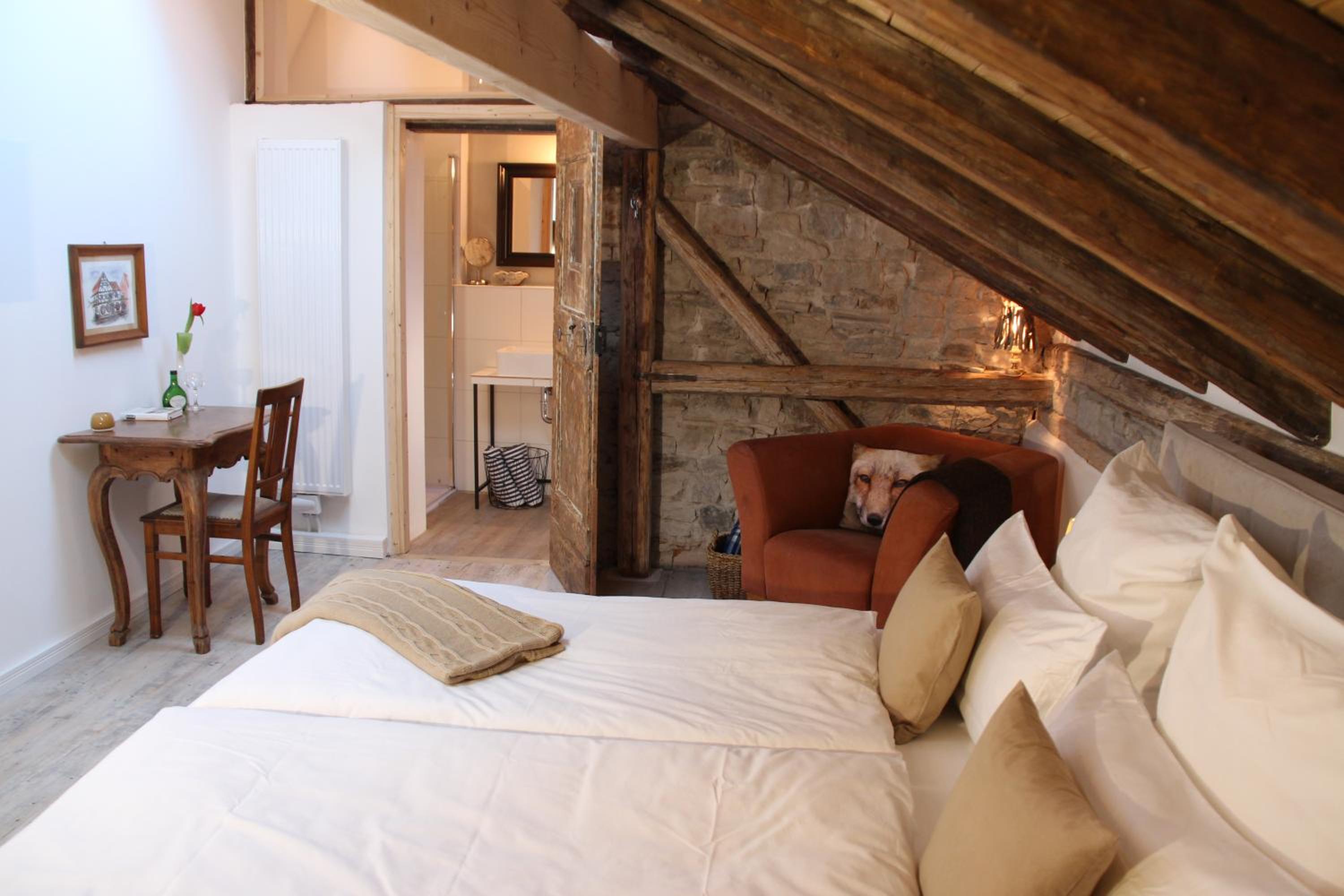 Suite - Photo 1