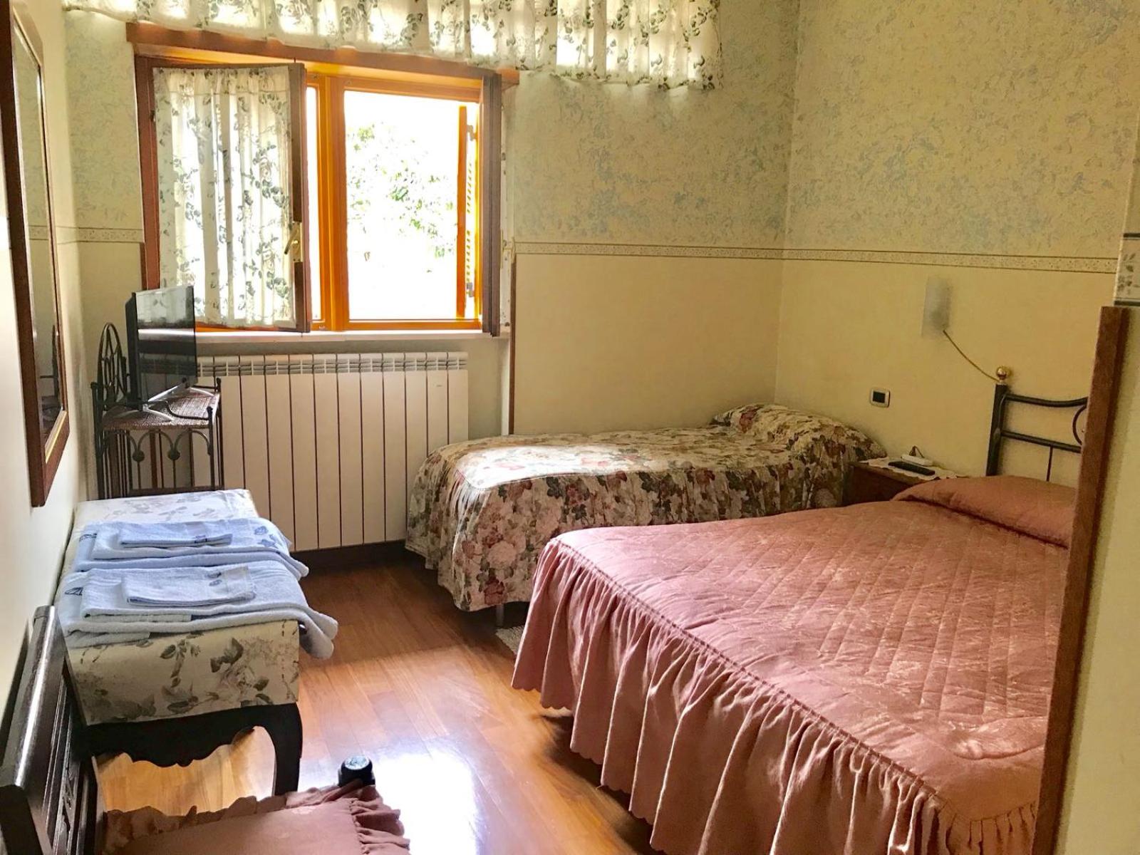 Triple Room with Private Bathroom photo 2
