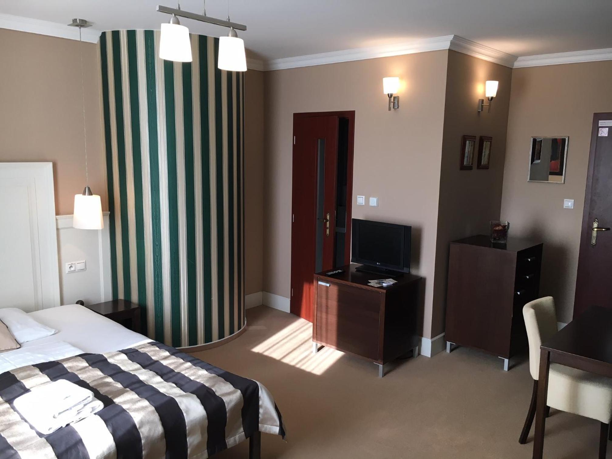 Large Double Room - Photo 1