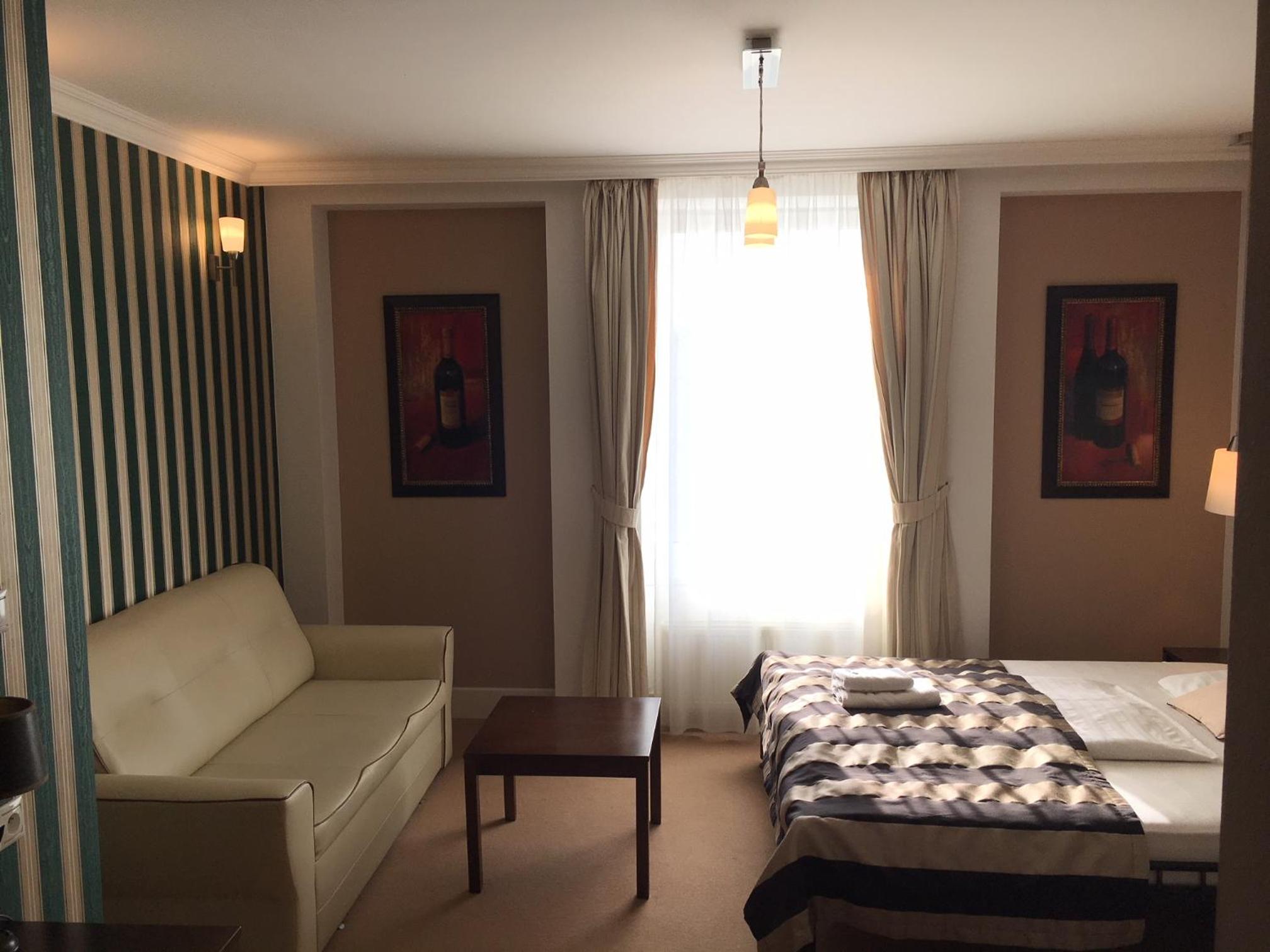 Large Double Room - Photo 12
