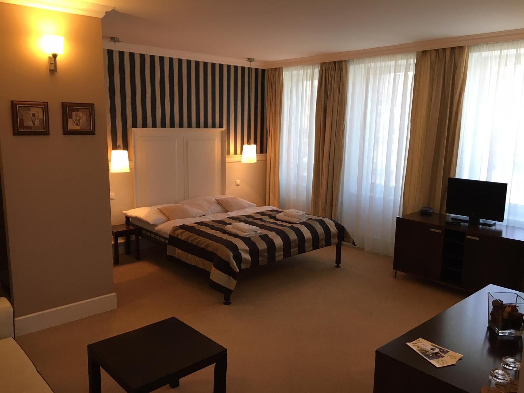 Large Double Room - Photo 14