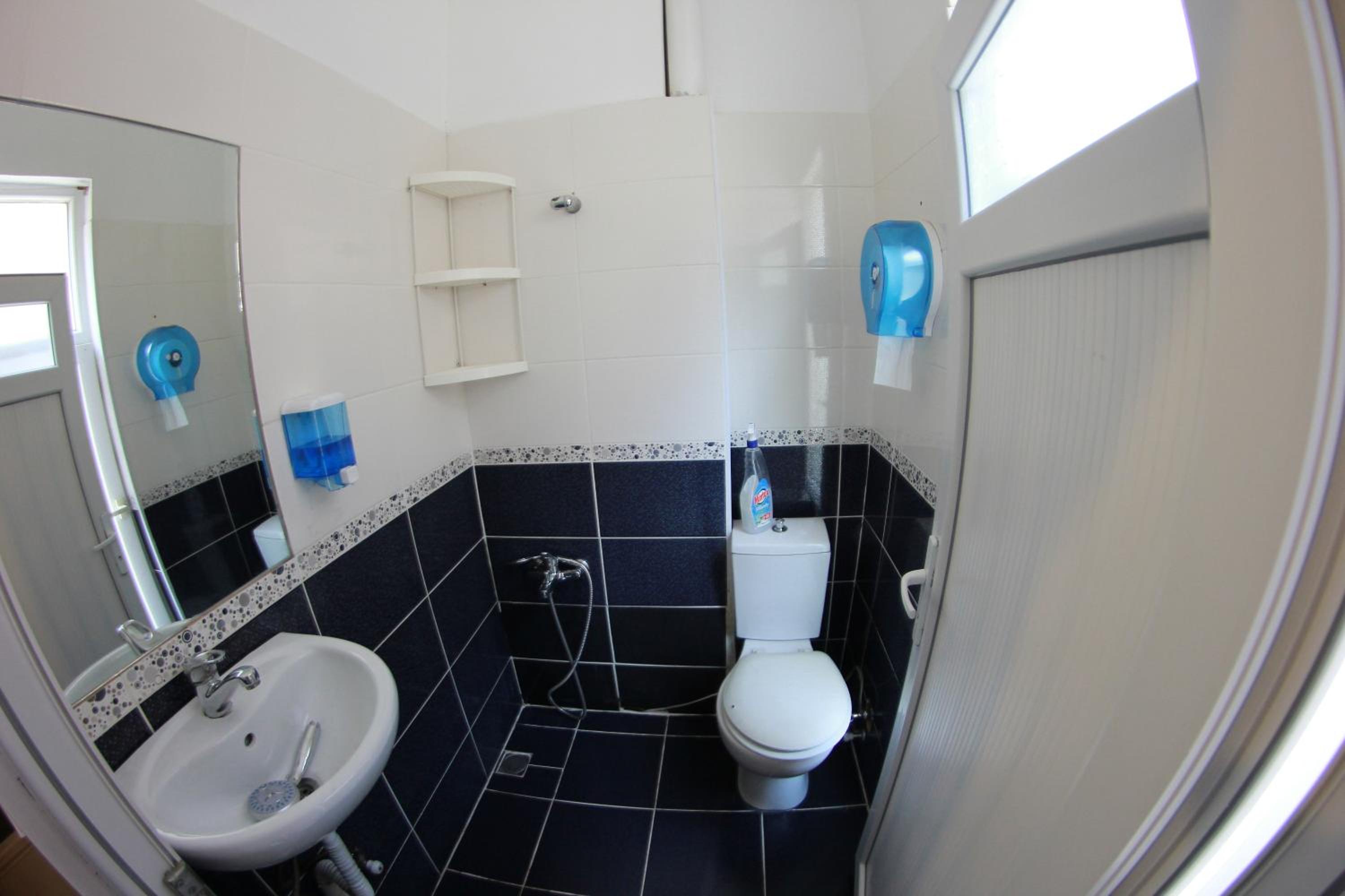 Single Room with Private Bathroom photo 3