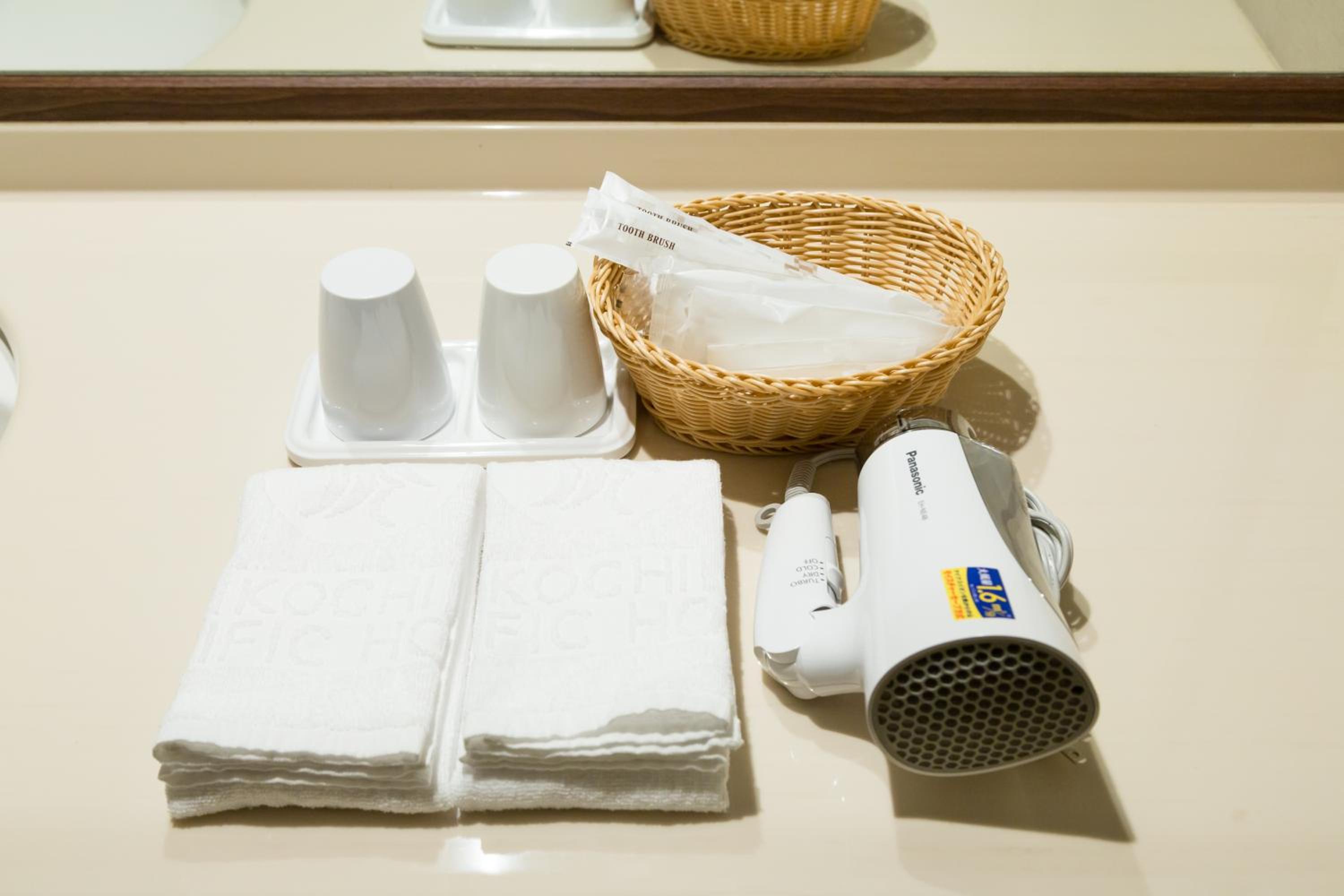 Twin Room - Non-Smoking - Photo 7