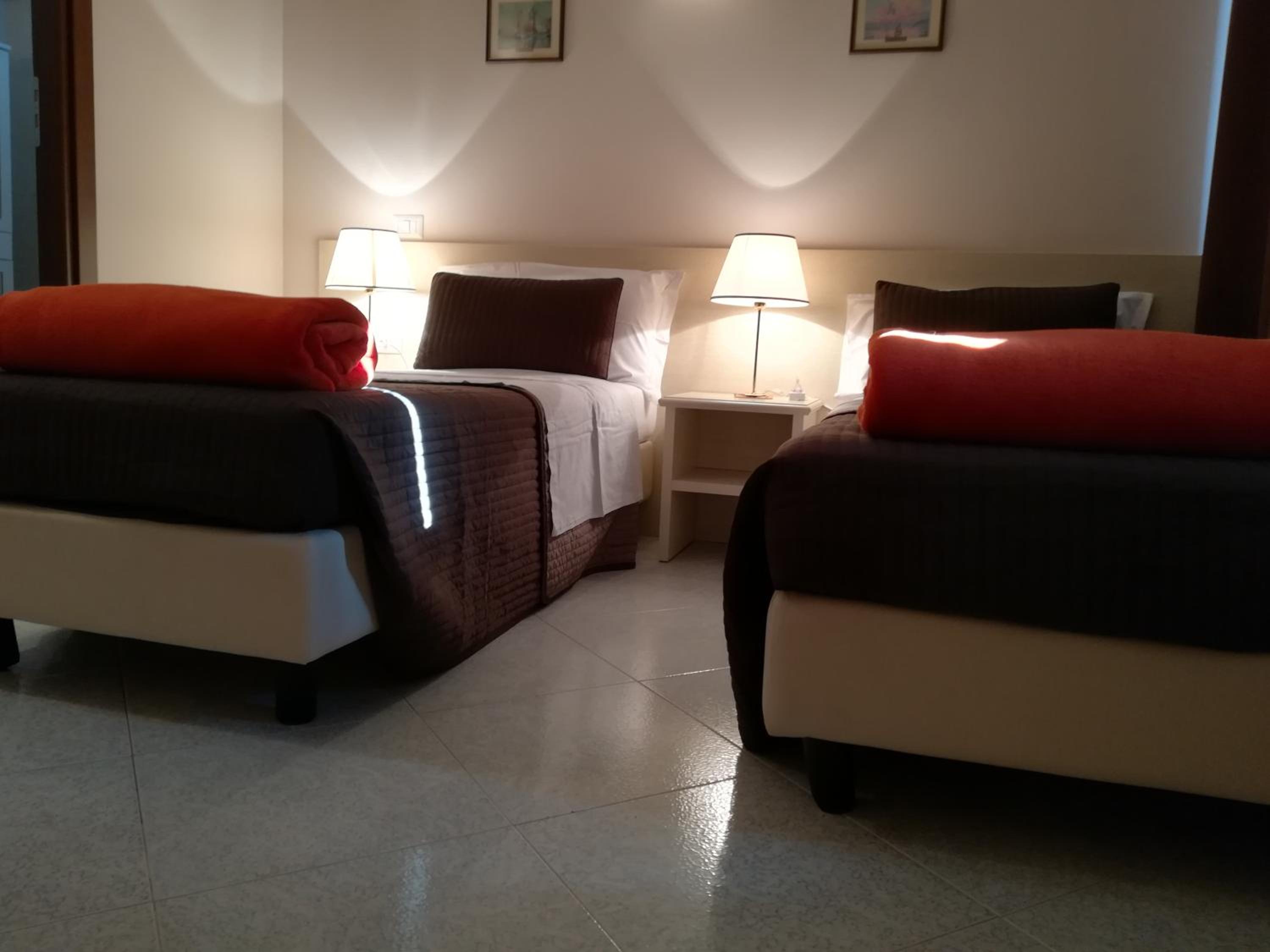 Double Room - Photo 8
