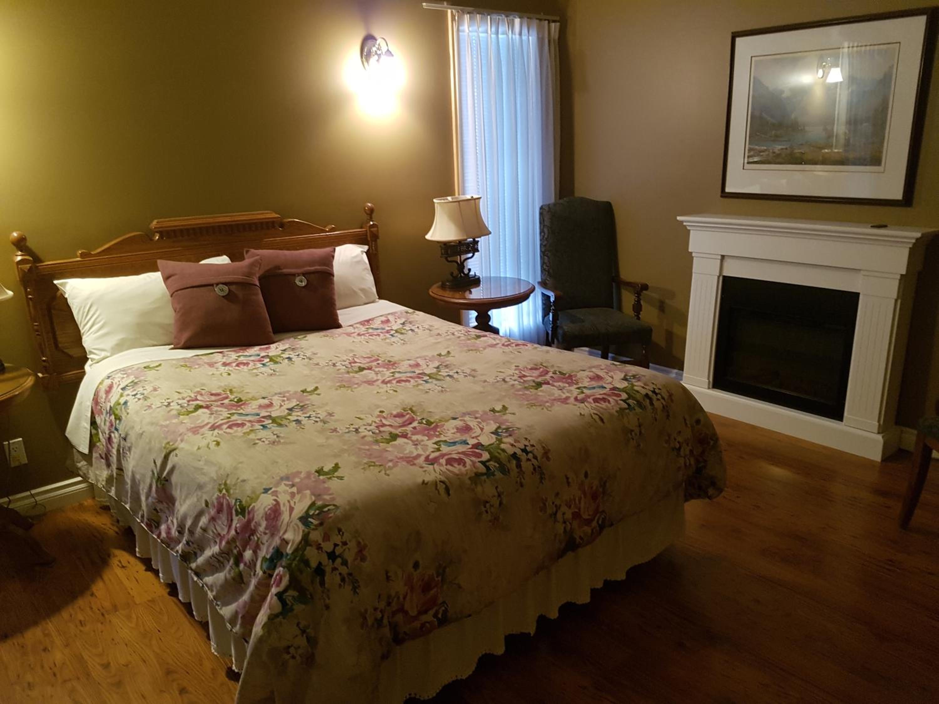 Superior Queen Room Vermilion