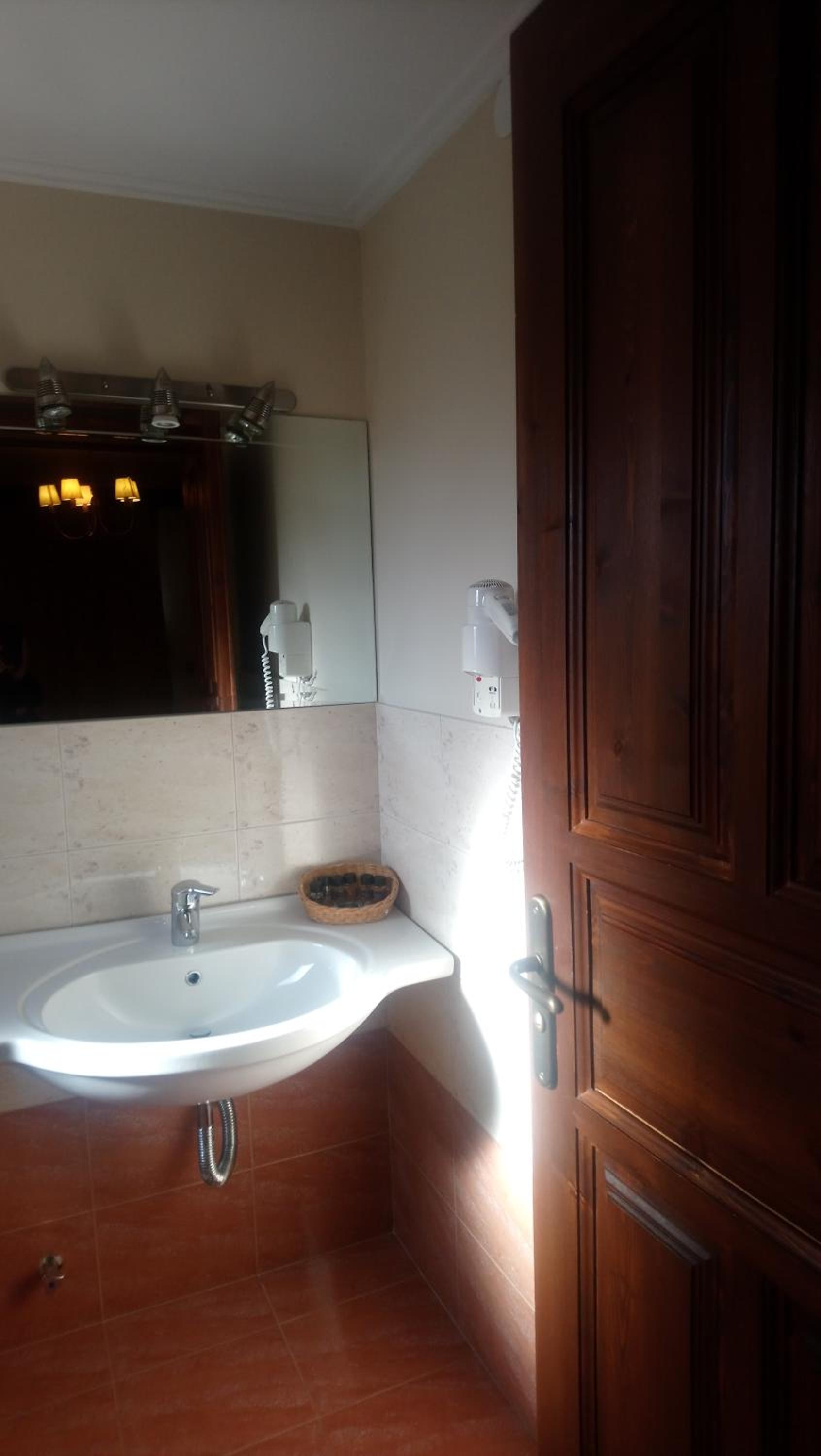Double or Twin Room - Photo 2