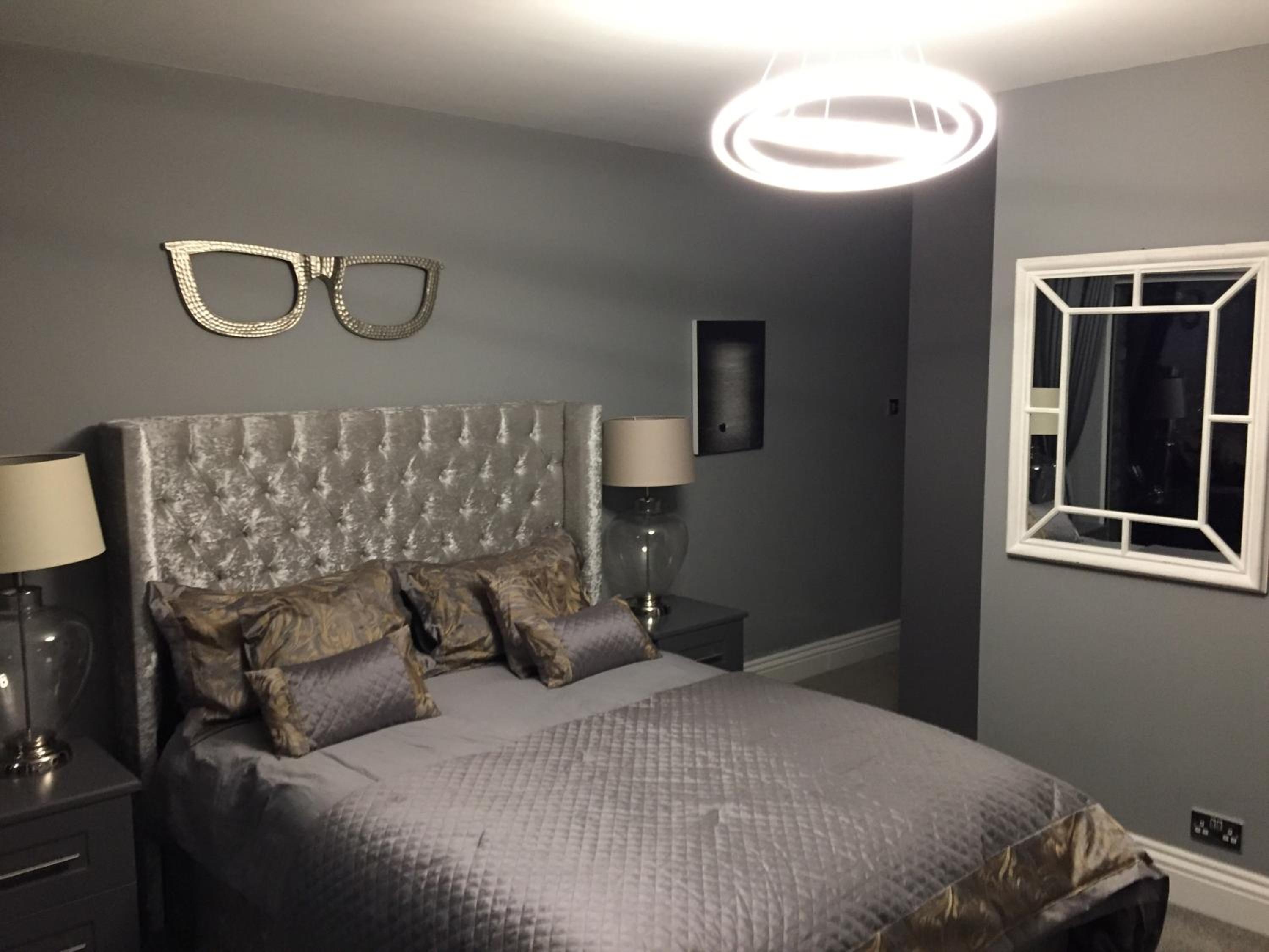 Six-Bedroom House photo 1