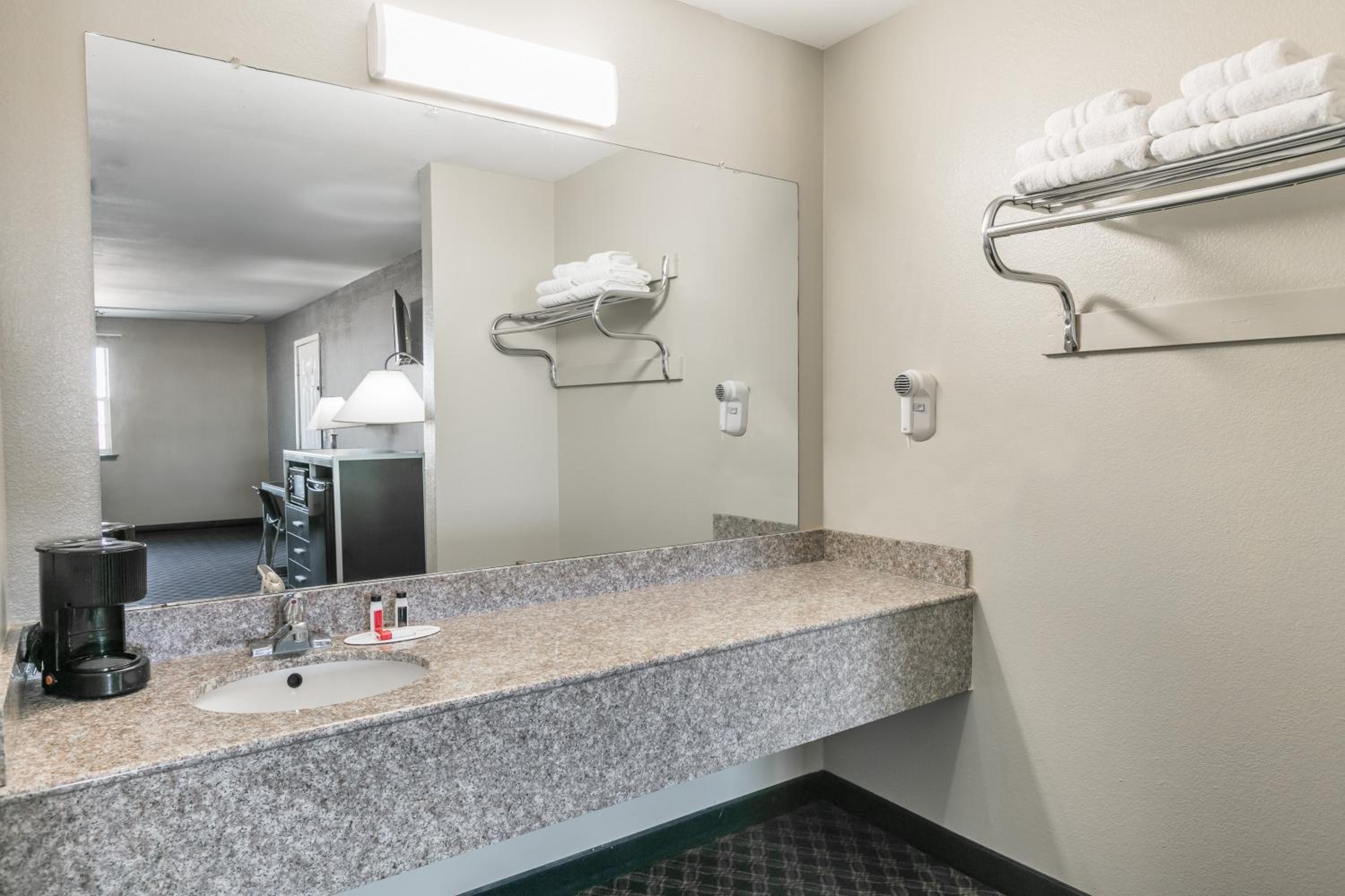 King Room - Non-Smoking - Photo 7