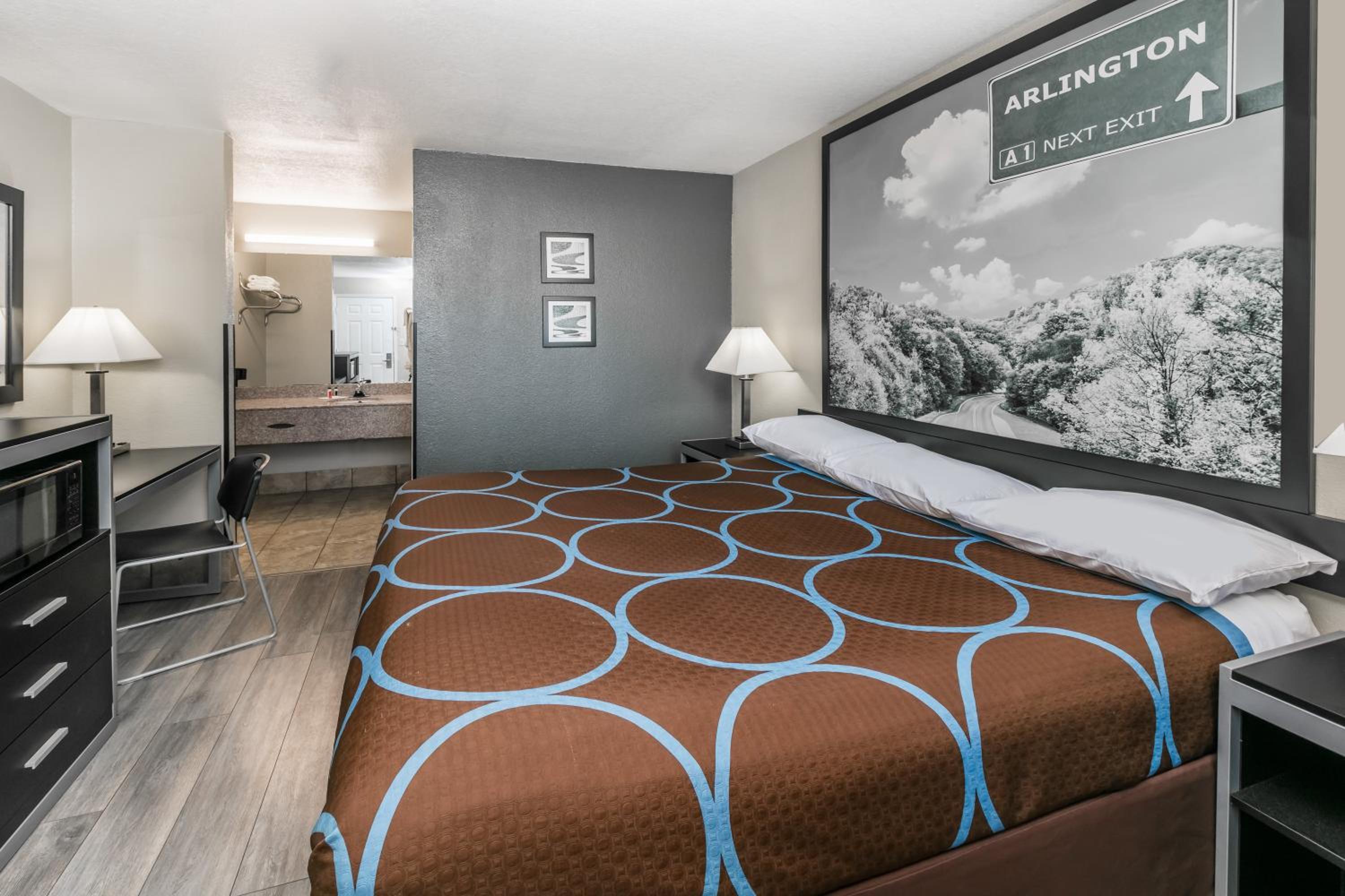 King Room - Non-Smoking - Photo 6