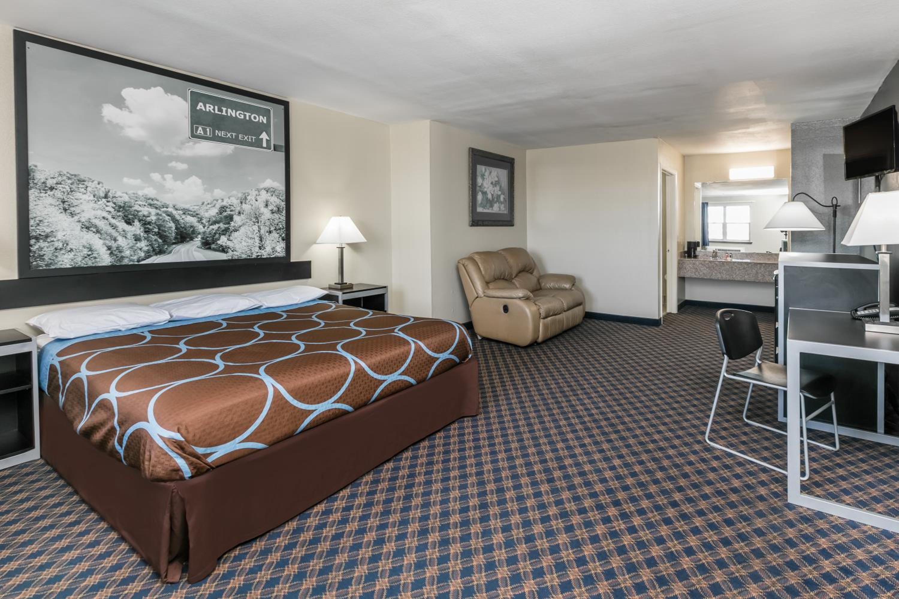 Deluxe King Room - Non-Smoking - Photo 1