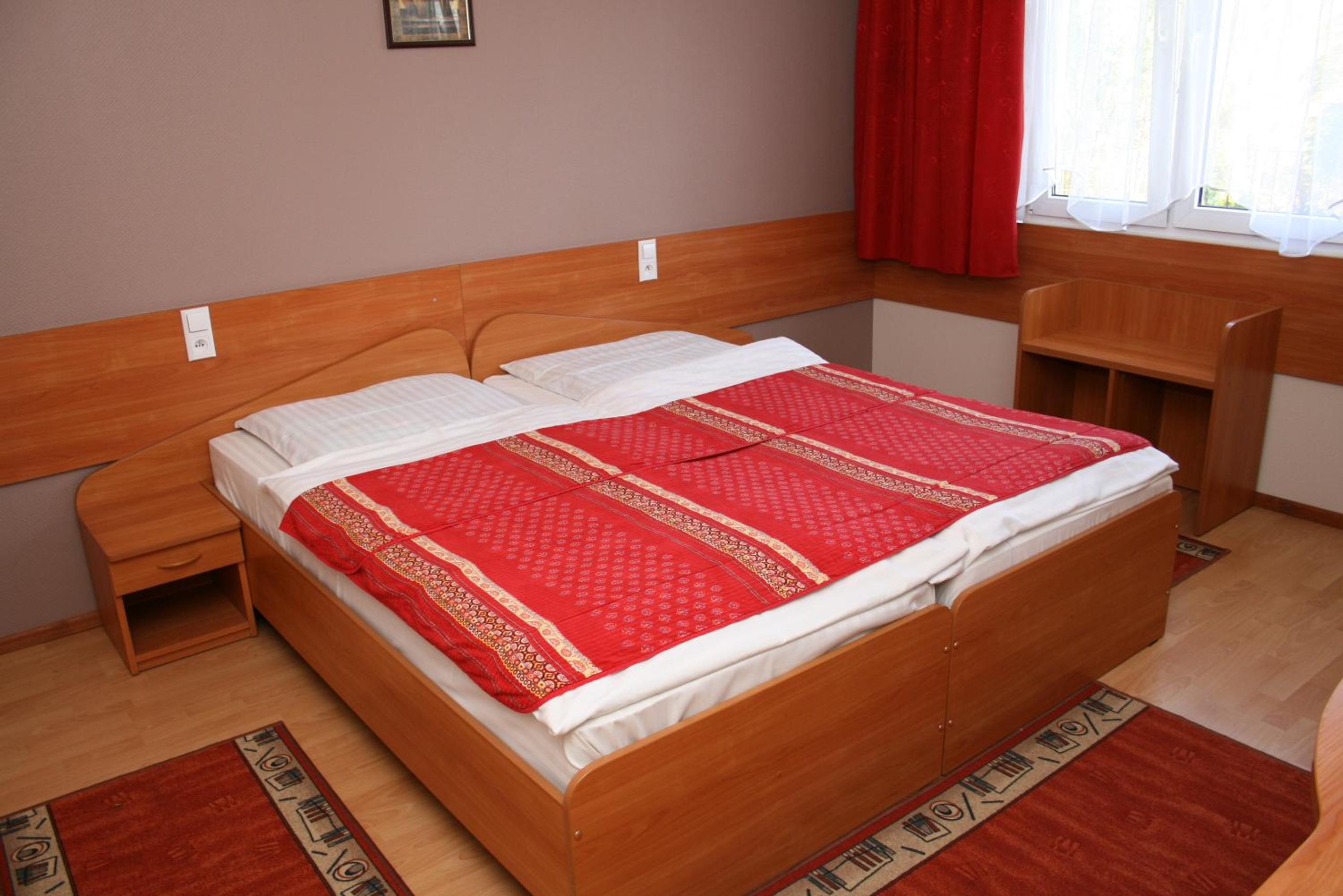 Double Room with Spa Bath - Photo 11