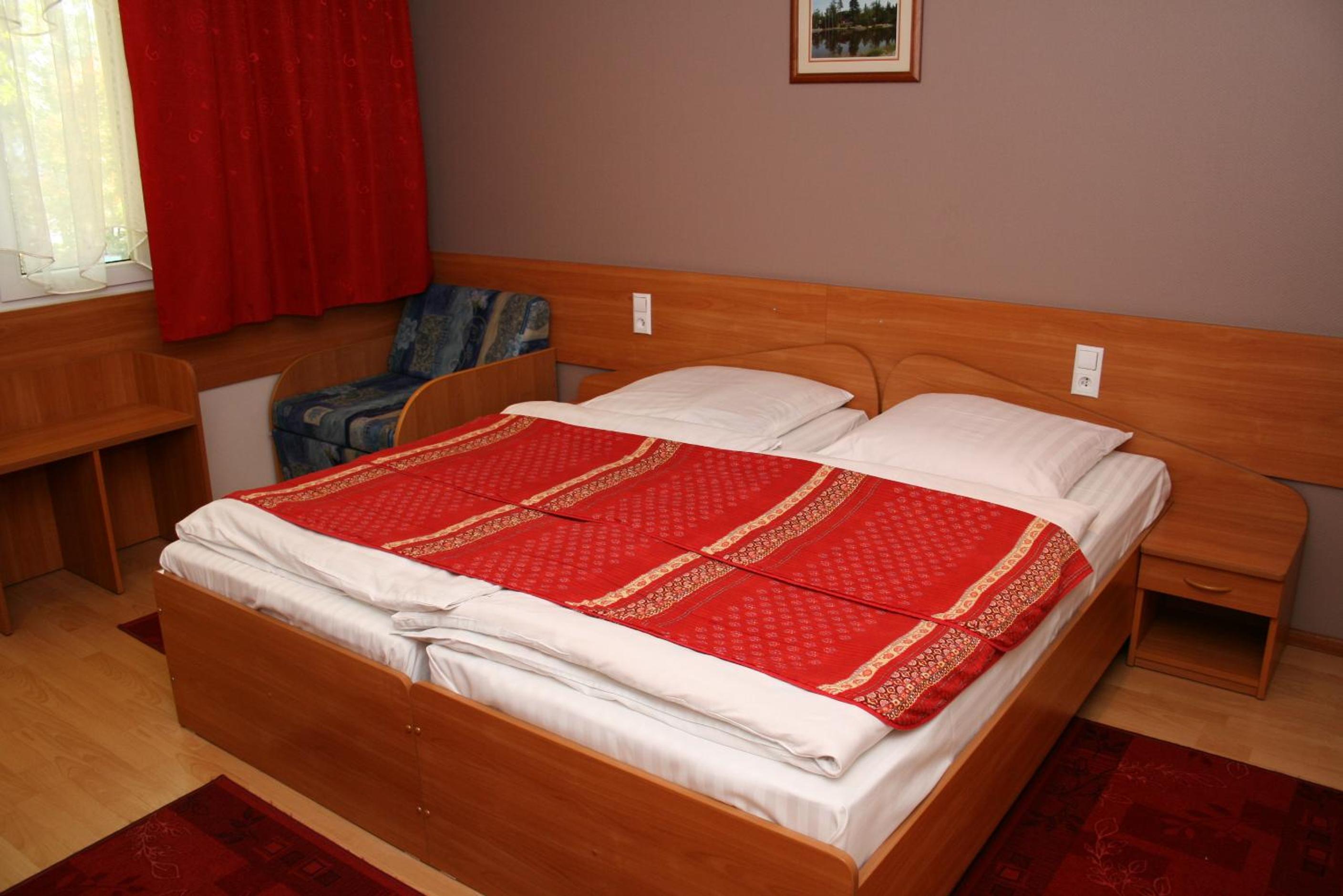Double Room with Spa Bath - Photo 3