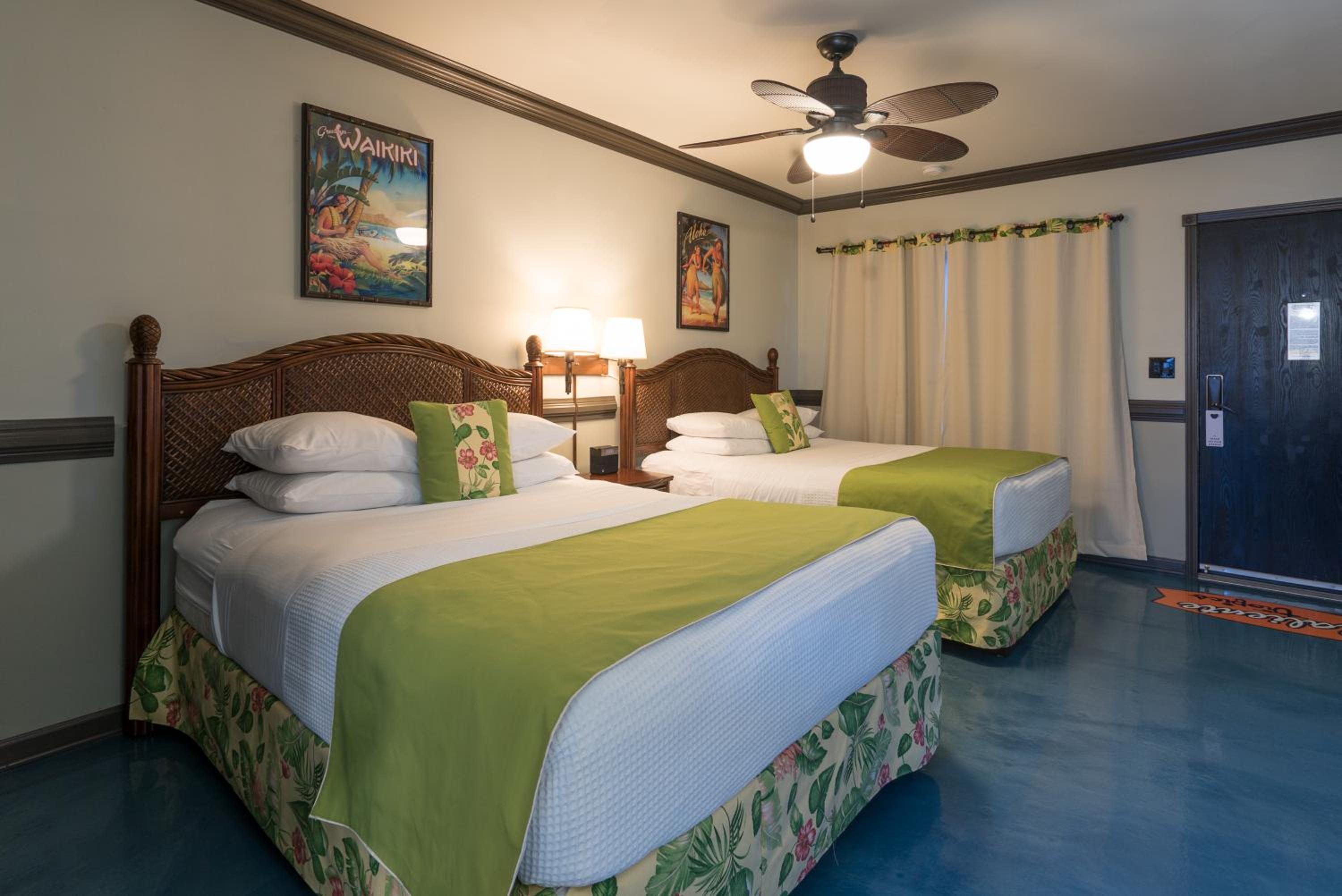 Queen Parlor Suite with Two Queen Beds - Photo 3