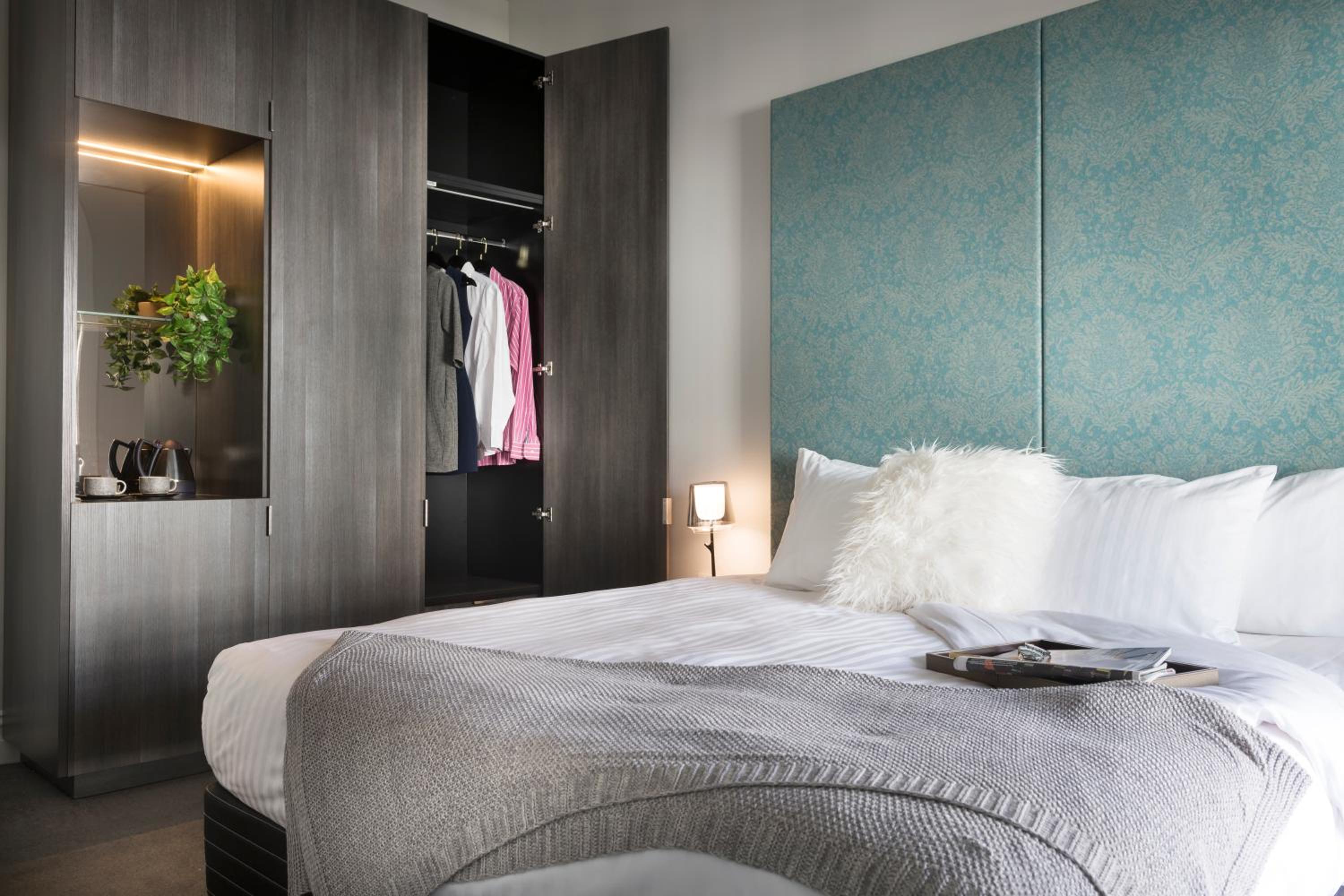 Heritage King Room thumbnail 5
