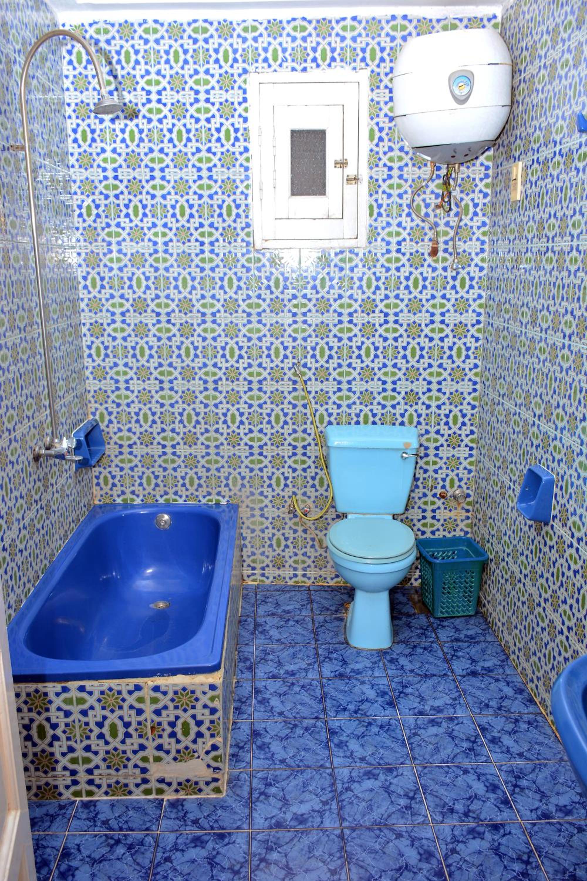 Double or Twin Room with Bathroom - Photo 2