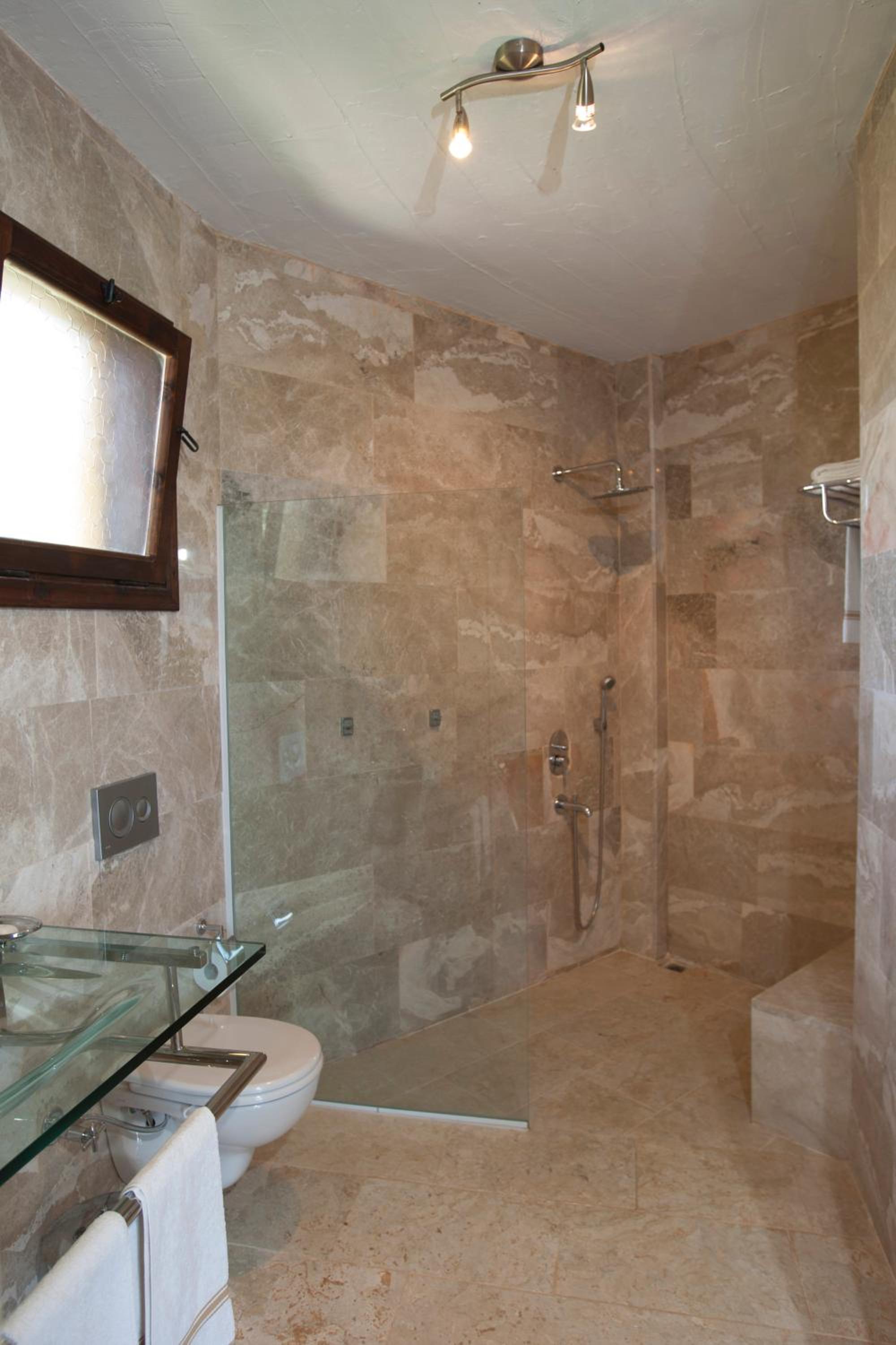 Deluxe Double Room with Private Garden & Jacuzzi photo 2
