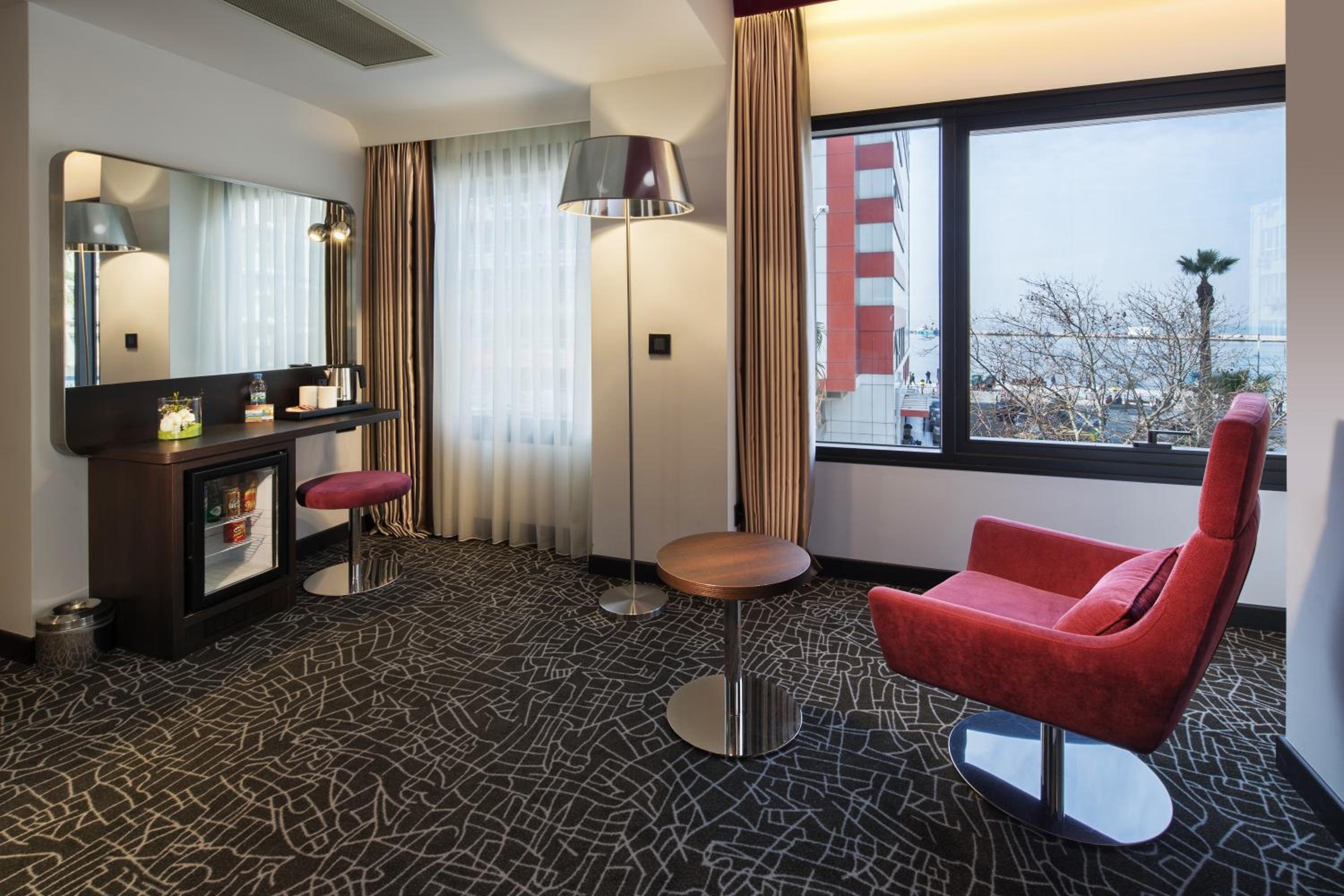 Junior Suite with Sea View thumbnail 6