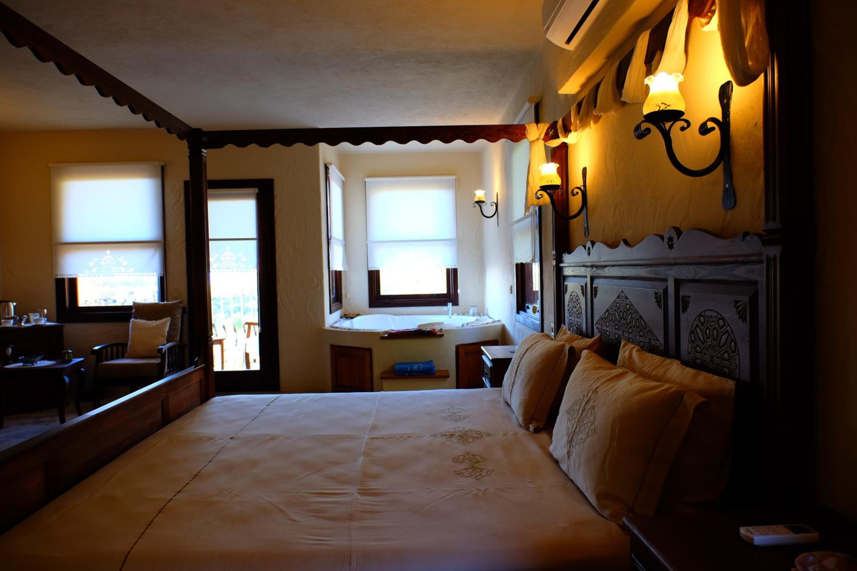 Superior Deluxe Double Room with Jacuzzi - Photo 1