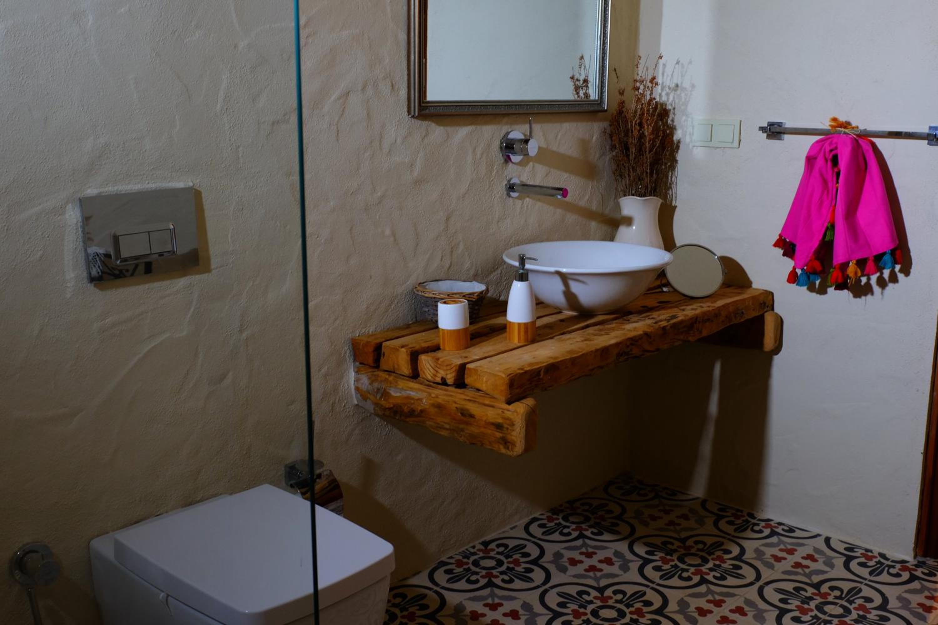 Superior Deluxe Double Room with Jacuzzi - Photo 6