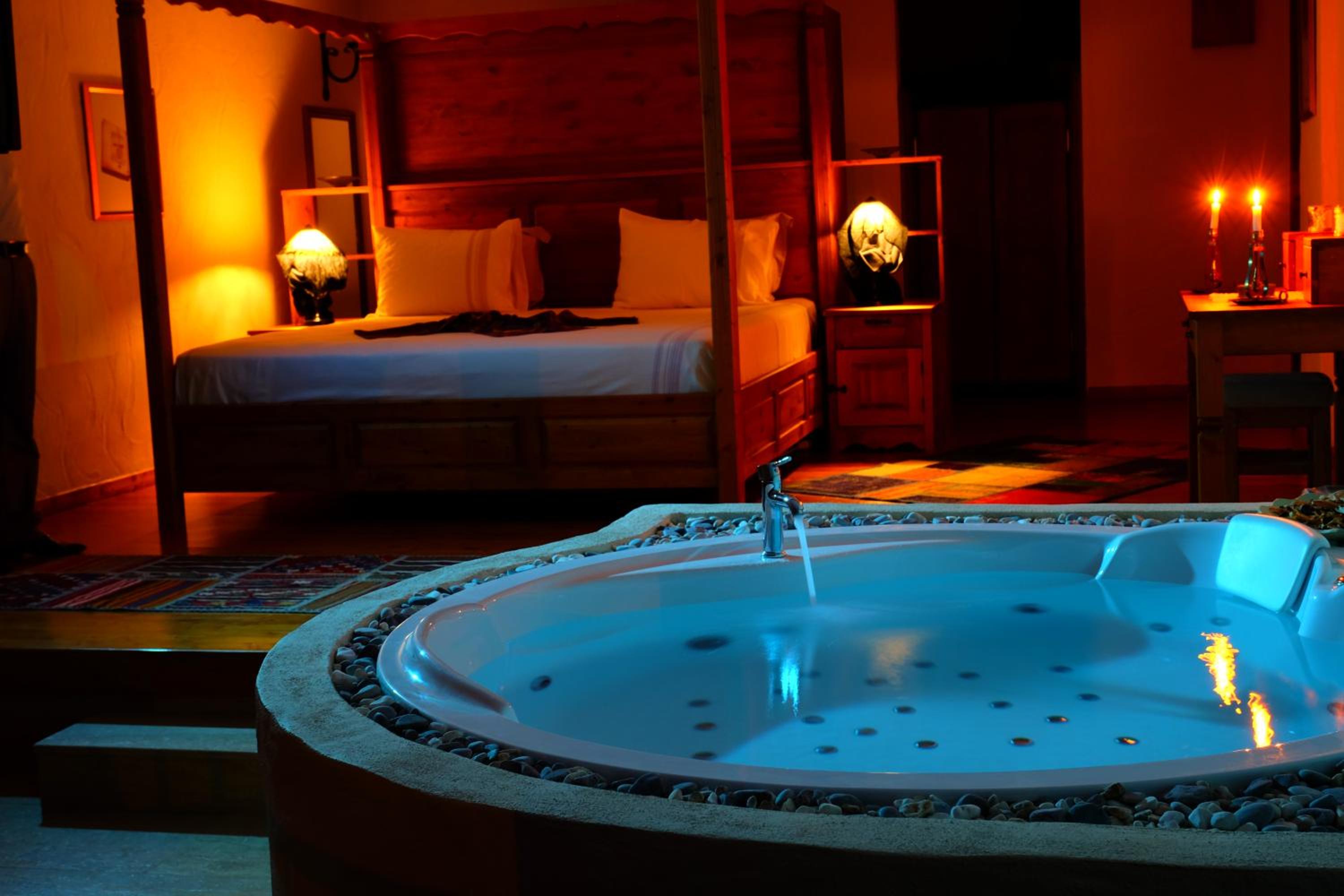 Superior Deluxe Double Room with Jacuzzi - Photo 12