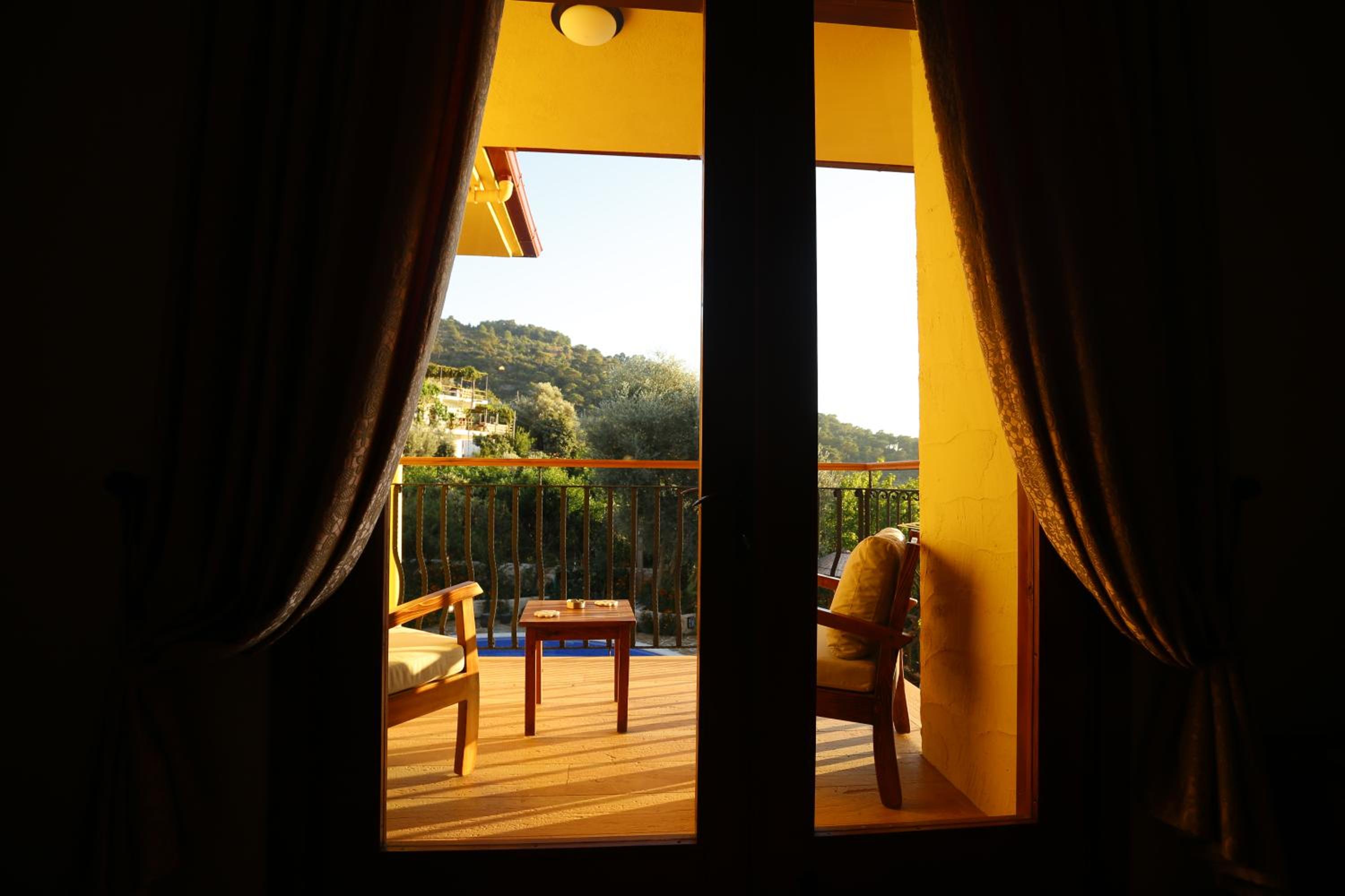 Superior Deluxe Double Room with Jacuzzi - Photo 9