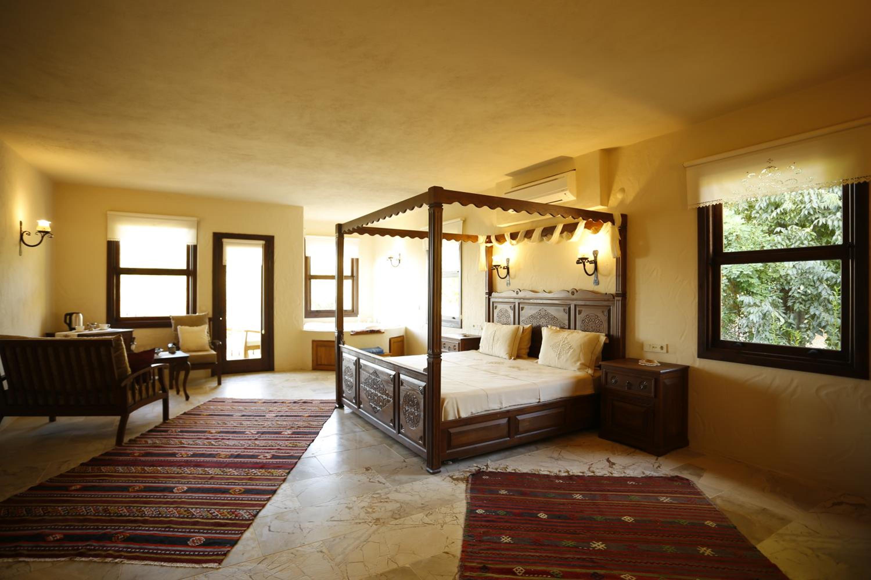 Superior Deluxe Double Room with Jacuzzi - Photo 11